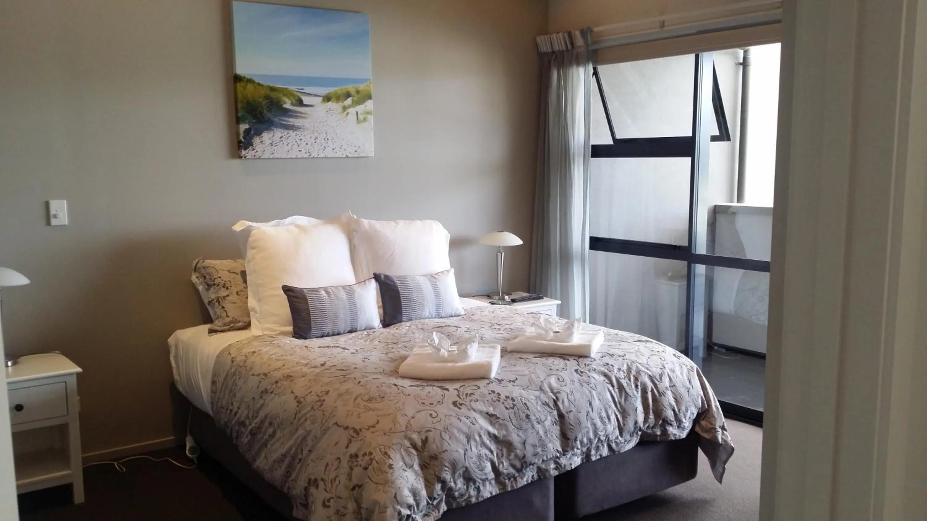 Day, Bed in Sovereign Pier On The Waterways