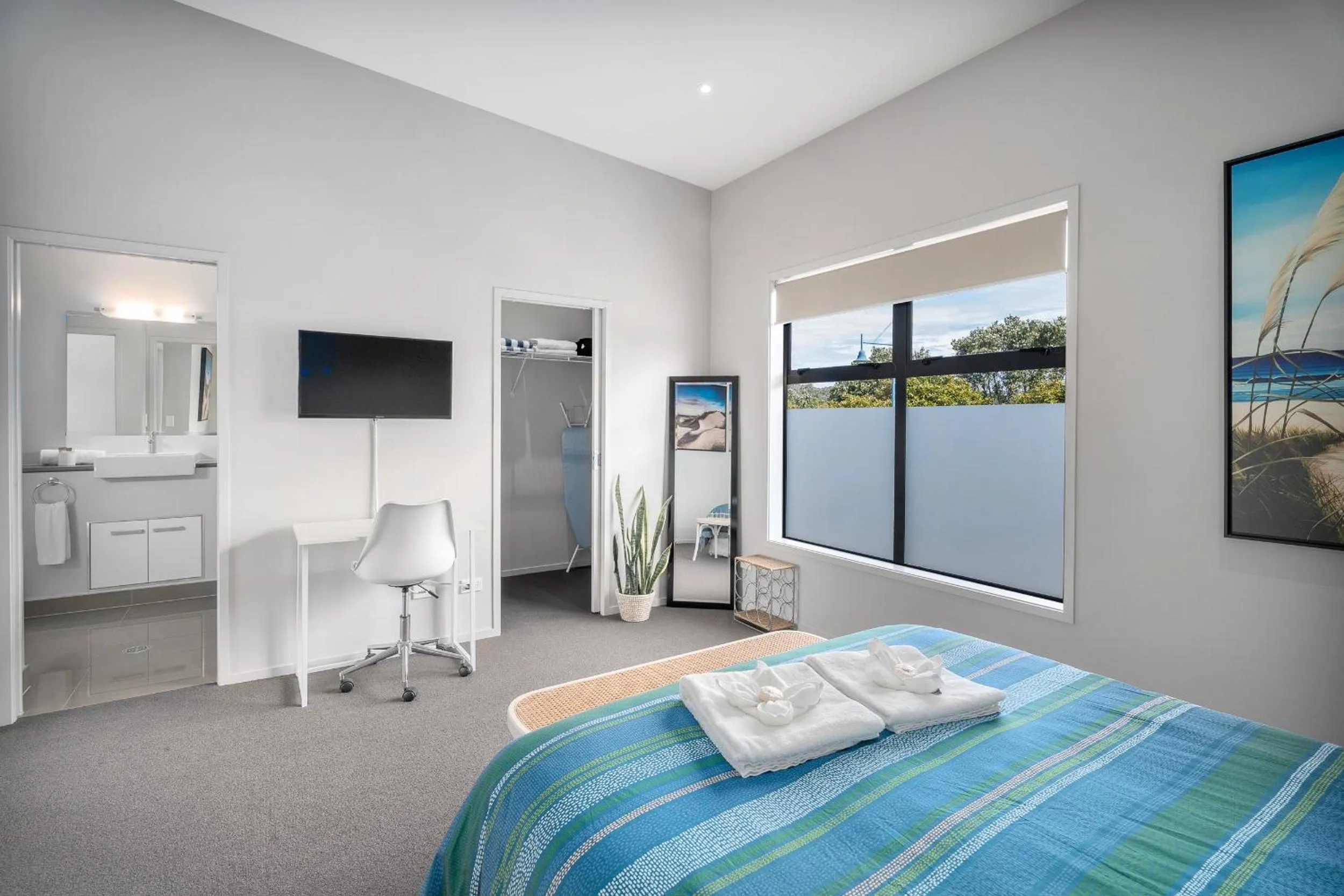 Bed in Sovereign Pier On The Waterways