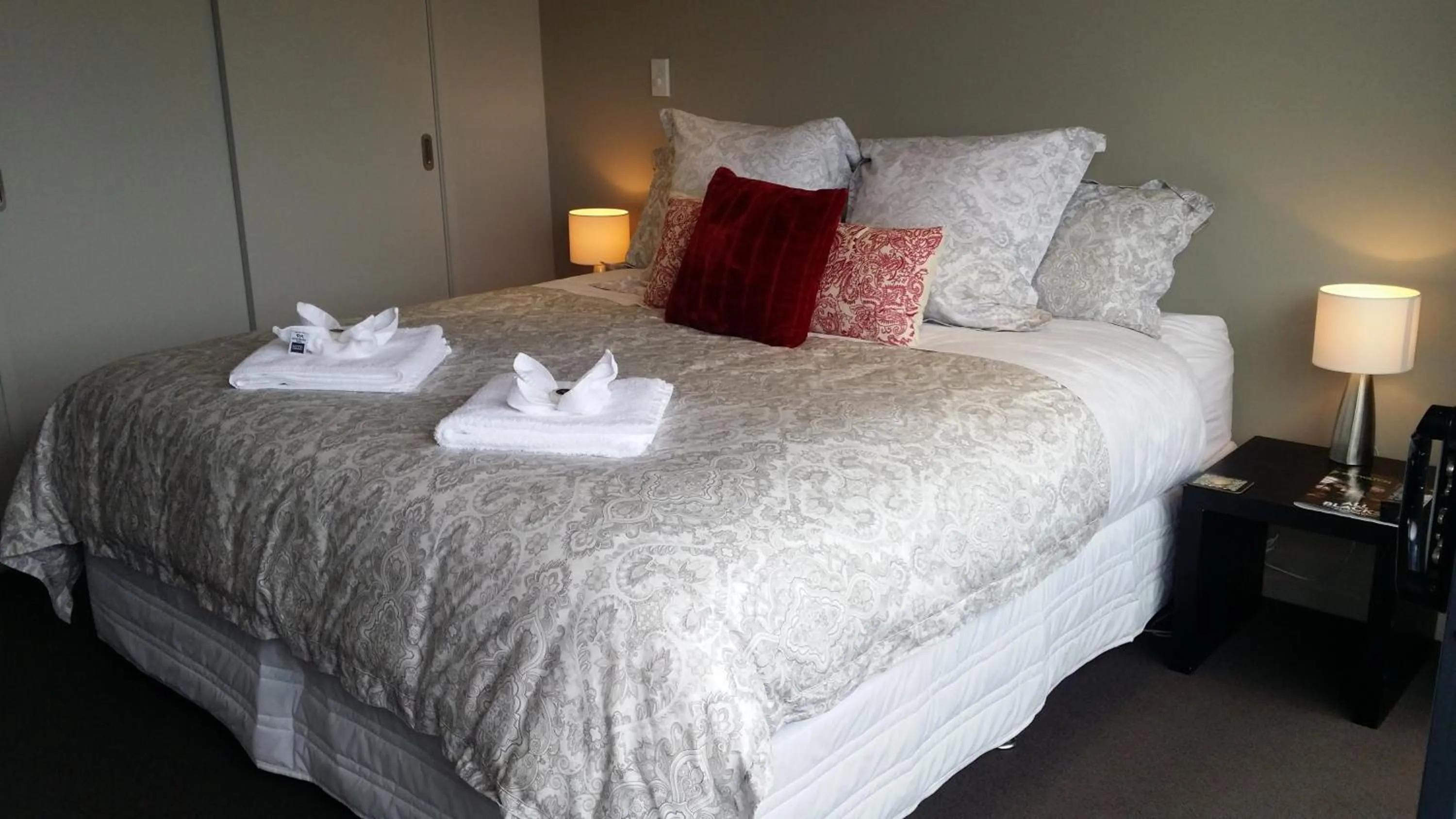 Bed in Sovereign Pier On The Waterways