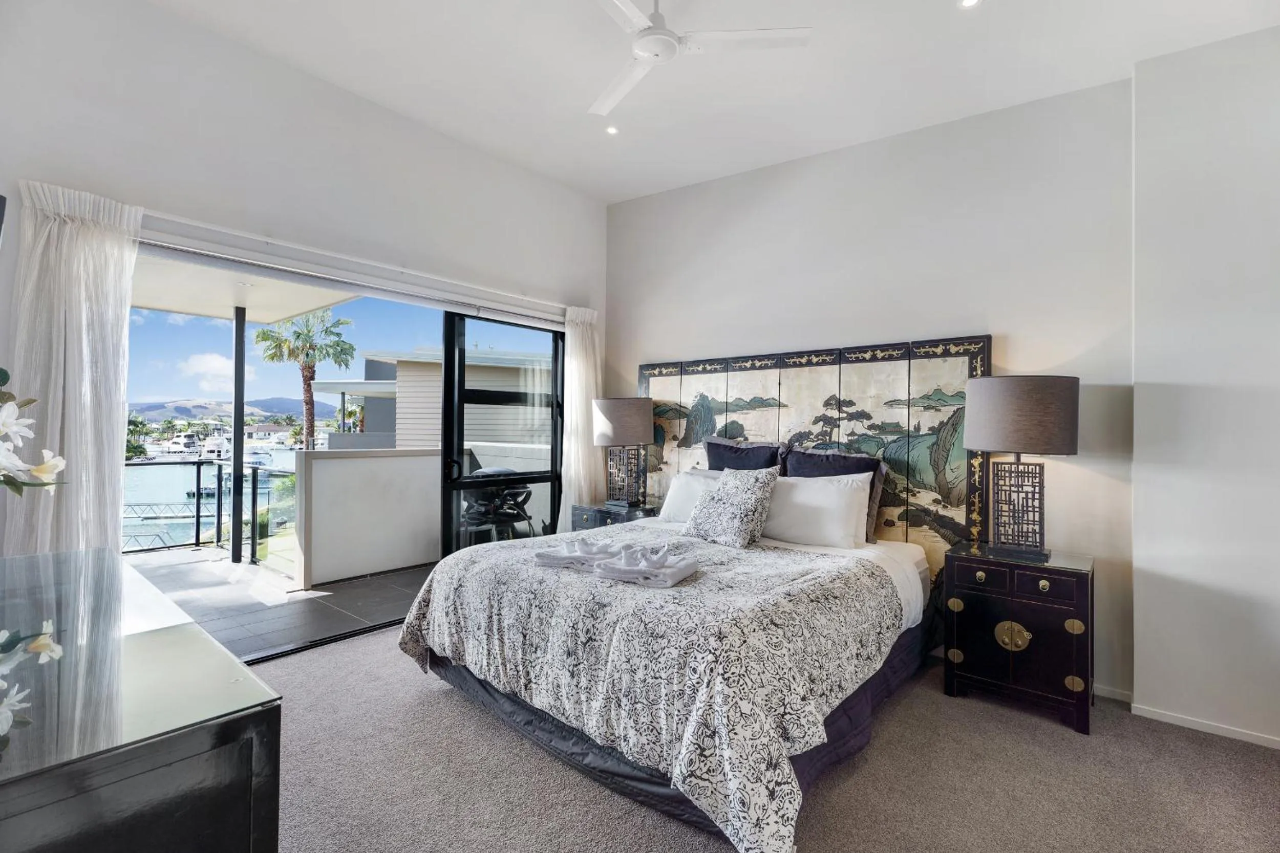 Bed in Sovereign Pier On The Waterways