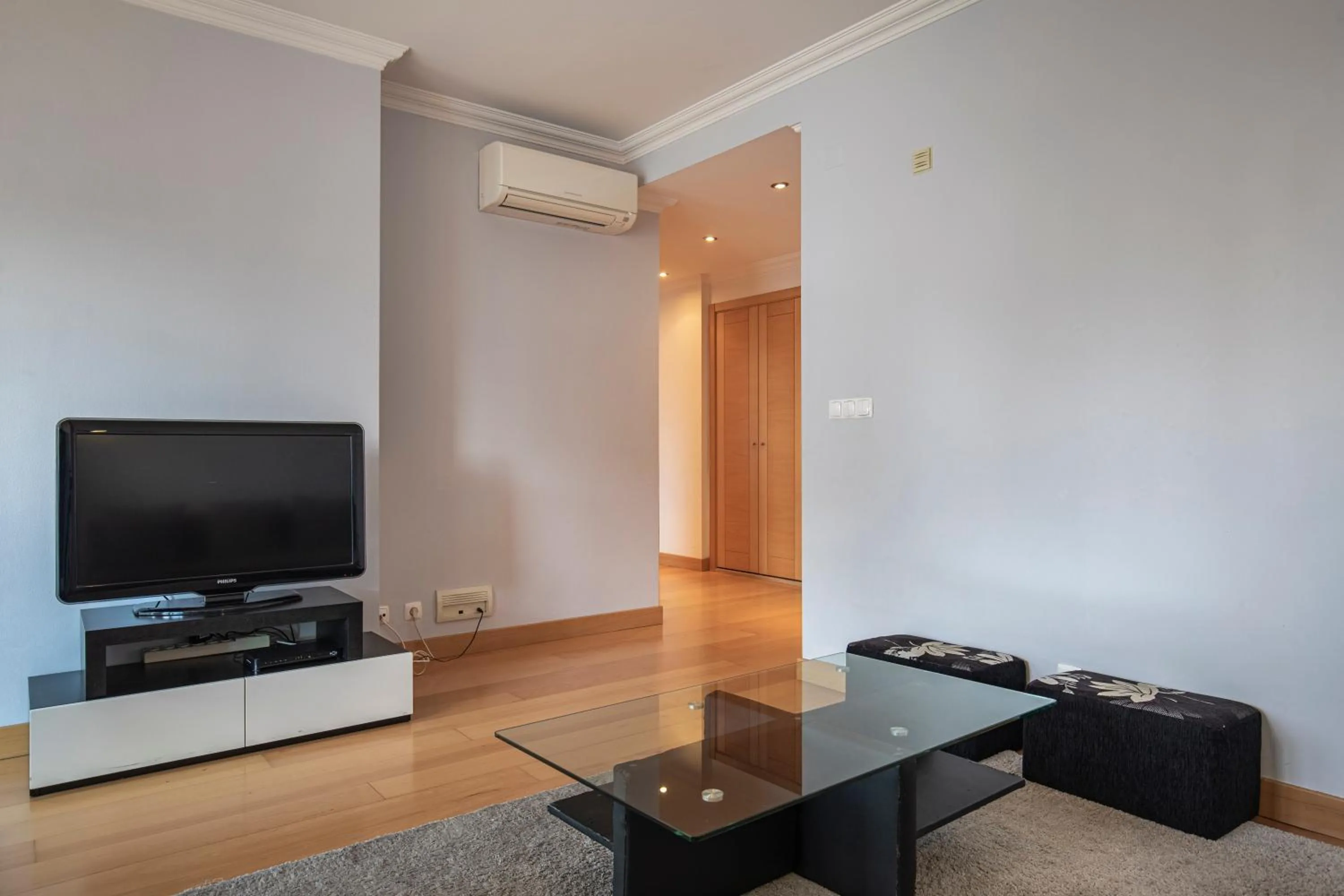 TV and multimedia in LovelyStay - Modern apartment in Anjos