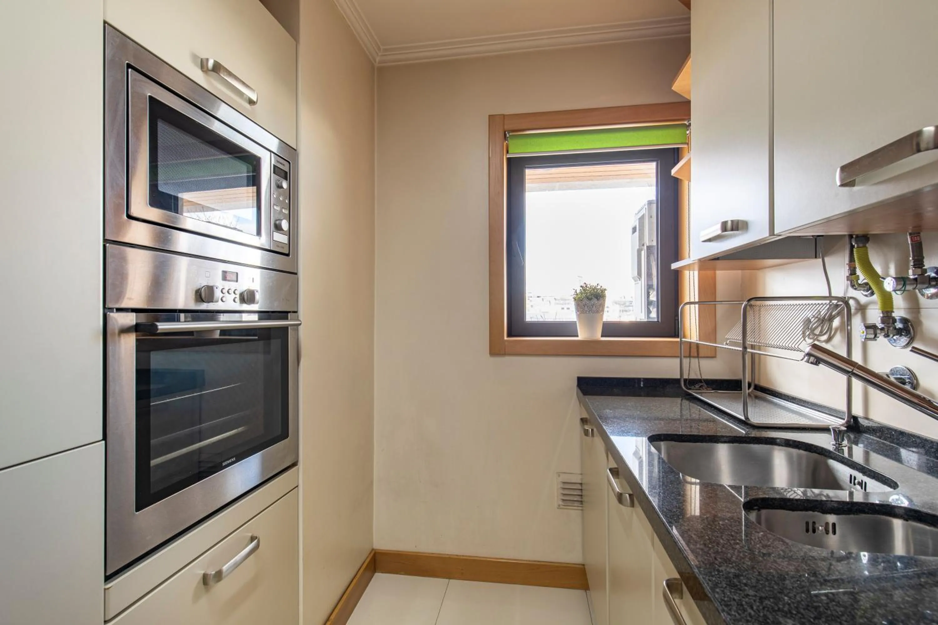 Kitchen or kitchenette in LovelyStay - Modern apartment in Anjos