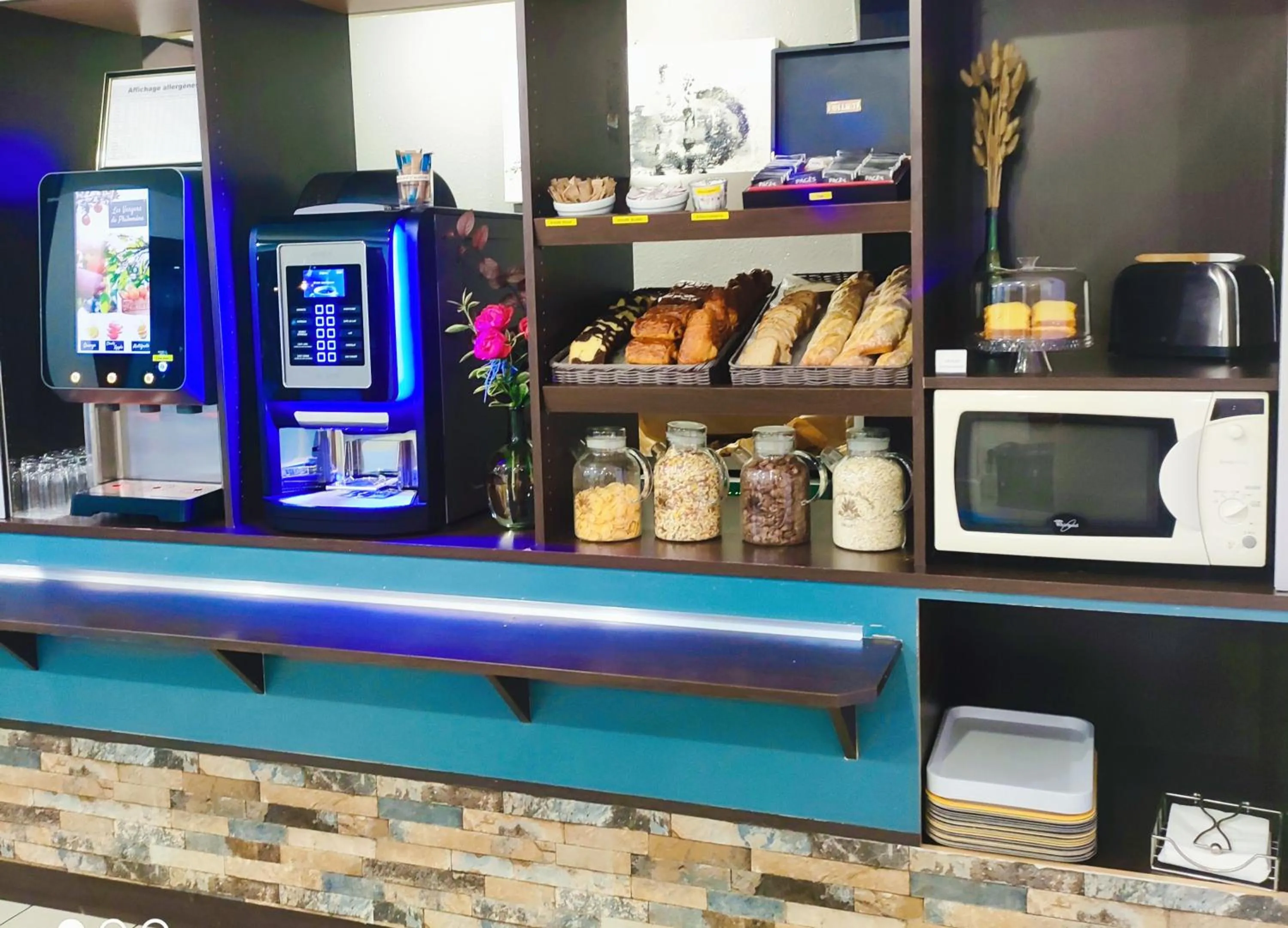 Food and drinks in The Originals Access, Hôtel Innostar