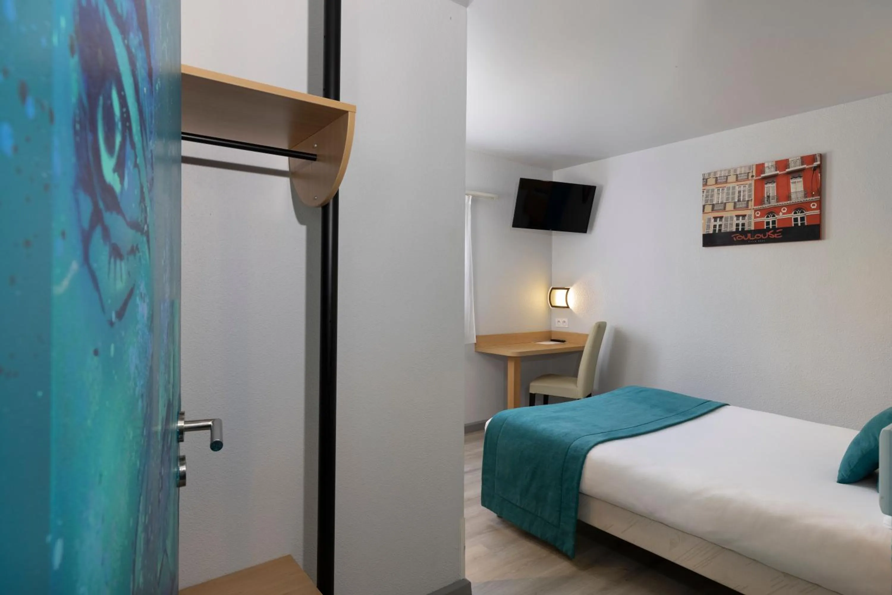 Photo of the whole room, Bed in The Originals Access, Hôtel Innostar