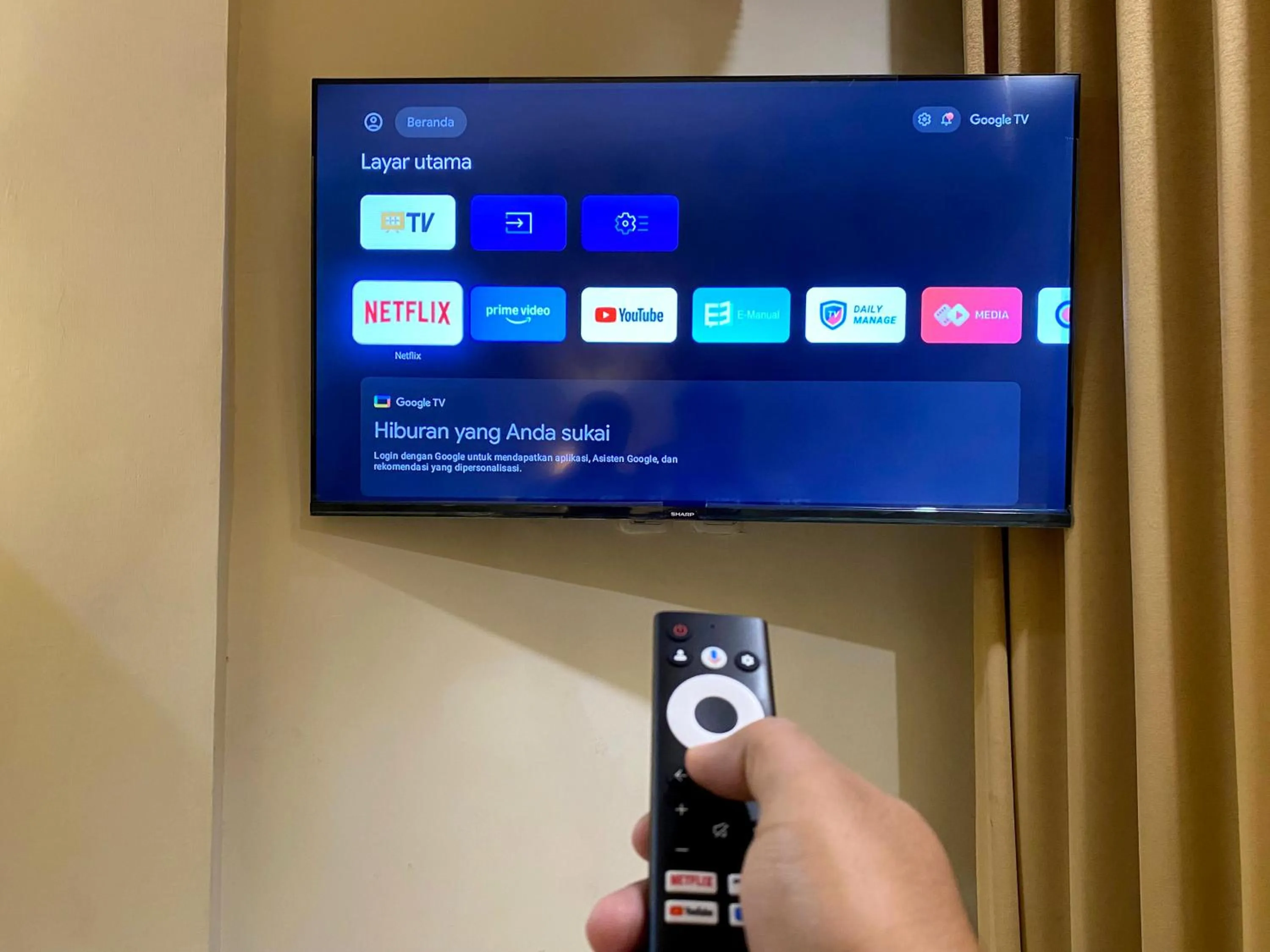 TV and multimedia in Hotel Indah Palace Solo