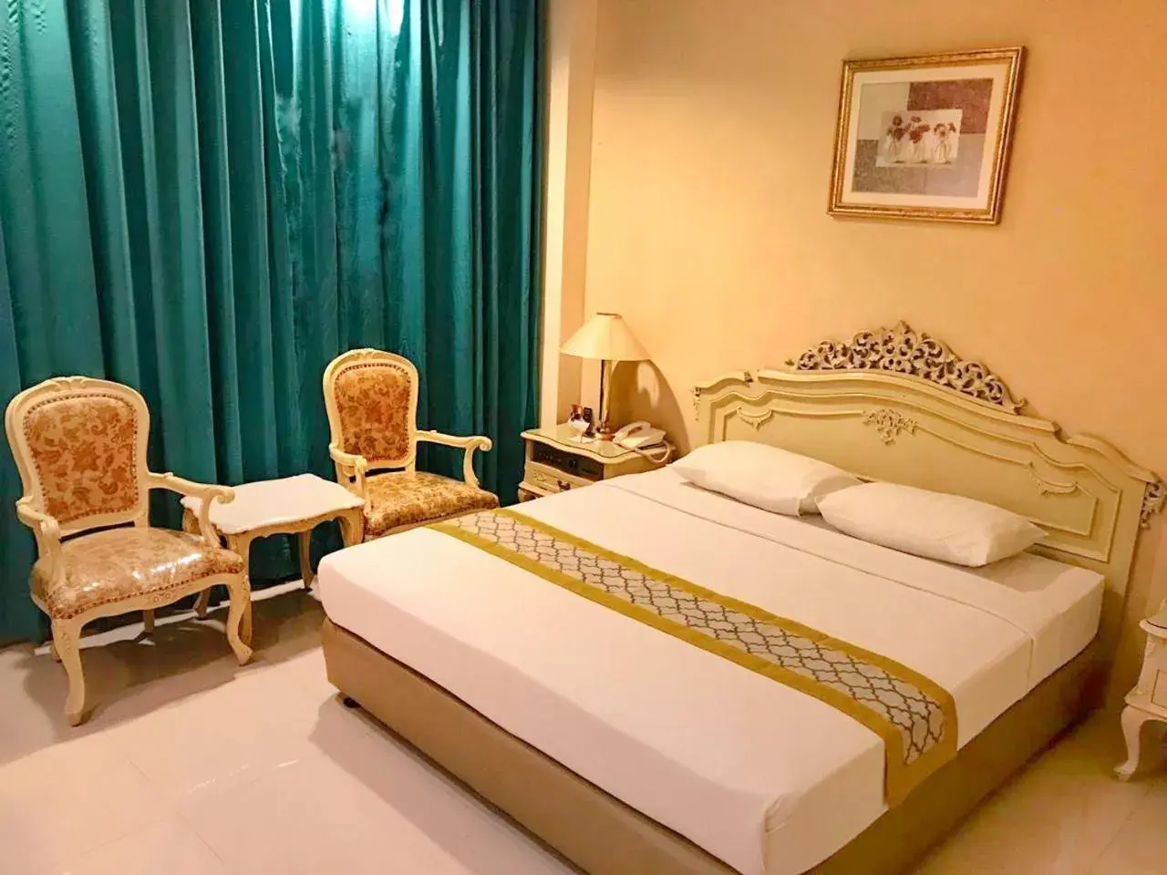 Bed in Hotel Indah Palace Solo Bed in Hotel Indah Palace Solo