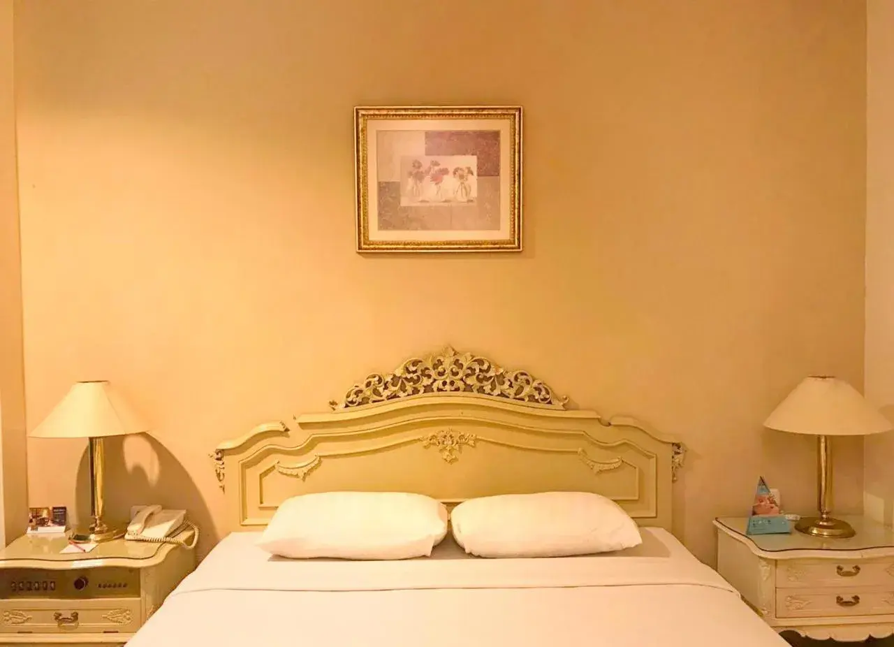 Bed in Hotel Indah Palace Solo Bed in Hotel Indah Palace Solo