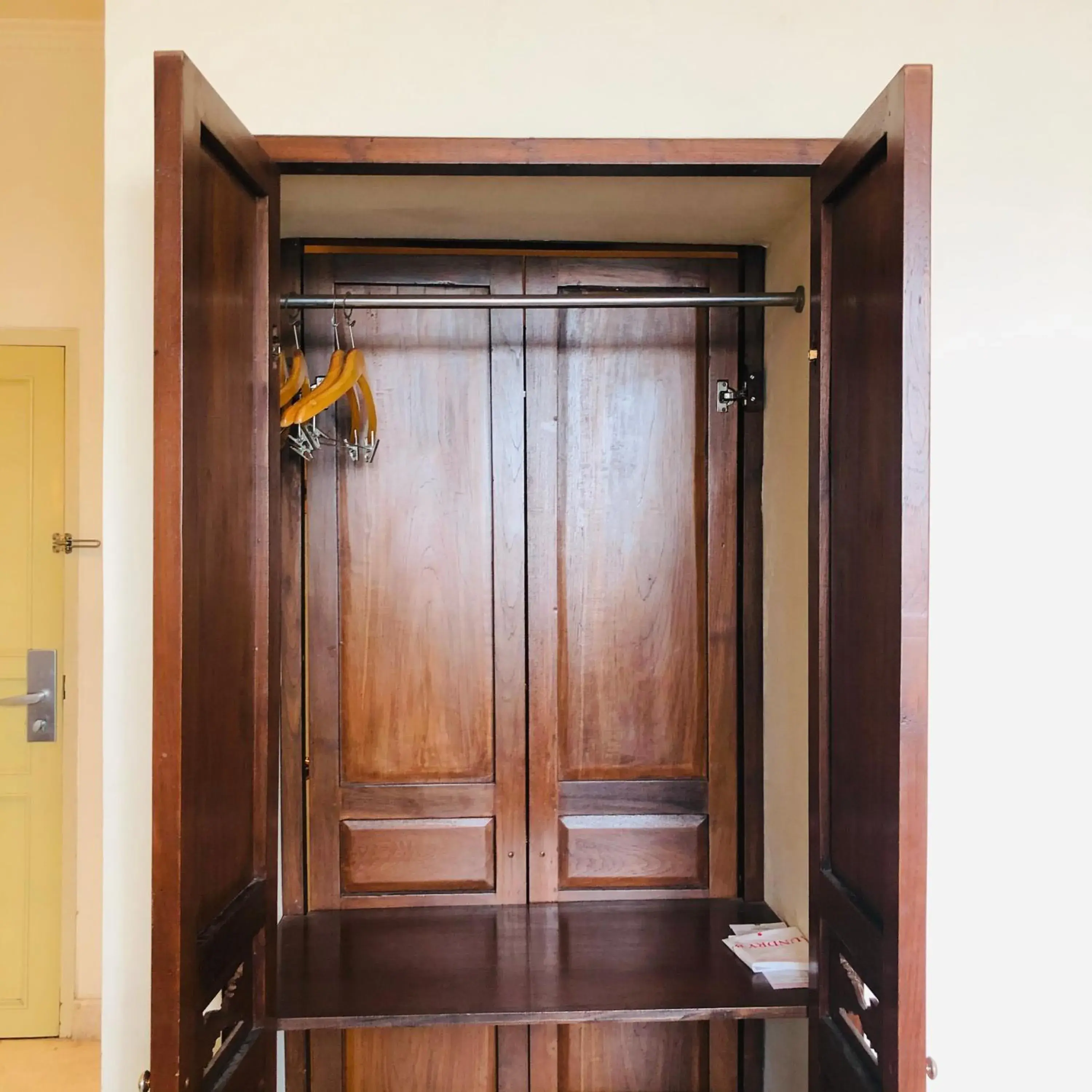 Facade/entrance in Hotel Indah Palace Solo Facade/entrance in Hotel Indah Palace Solo