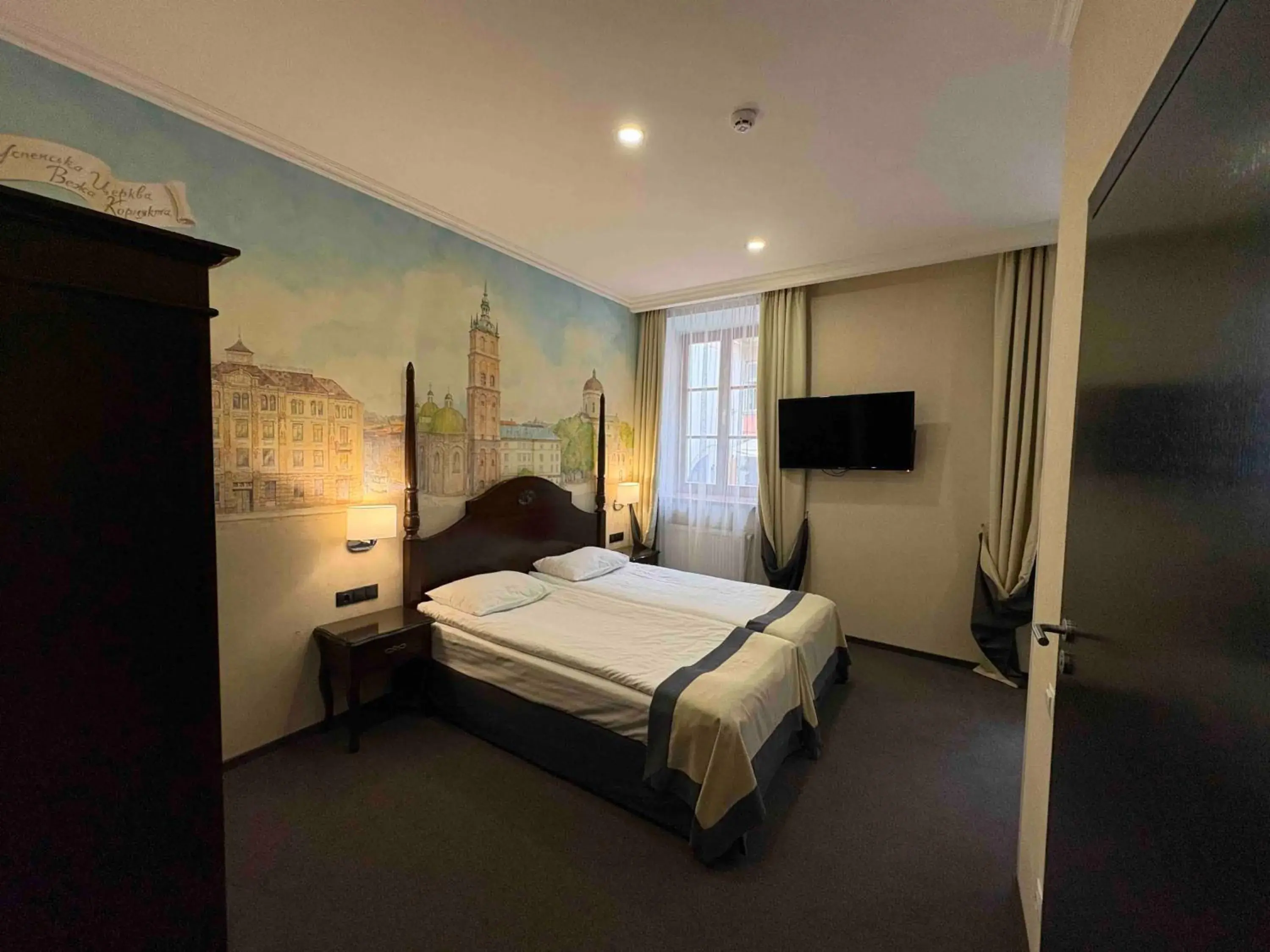 Double or Twin Room - single occupancy - Disability Access in Optima Collection Medievale Lviv Double or Twin Room - single occupancy - Disability Access in Optima Collection Medievale Lviv
