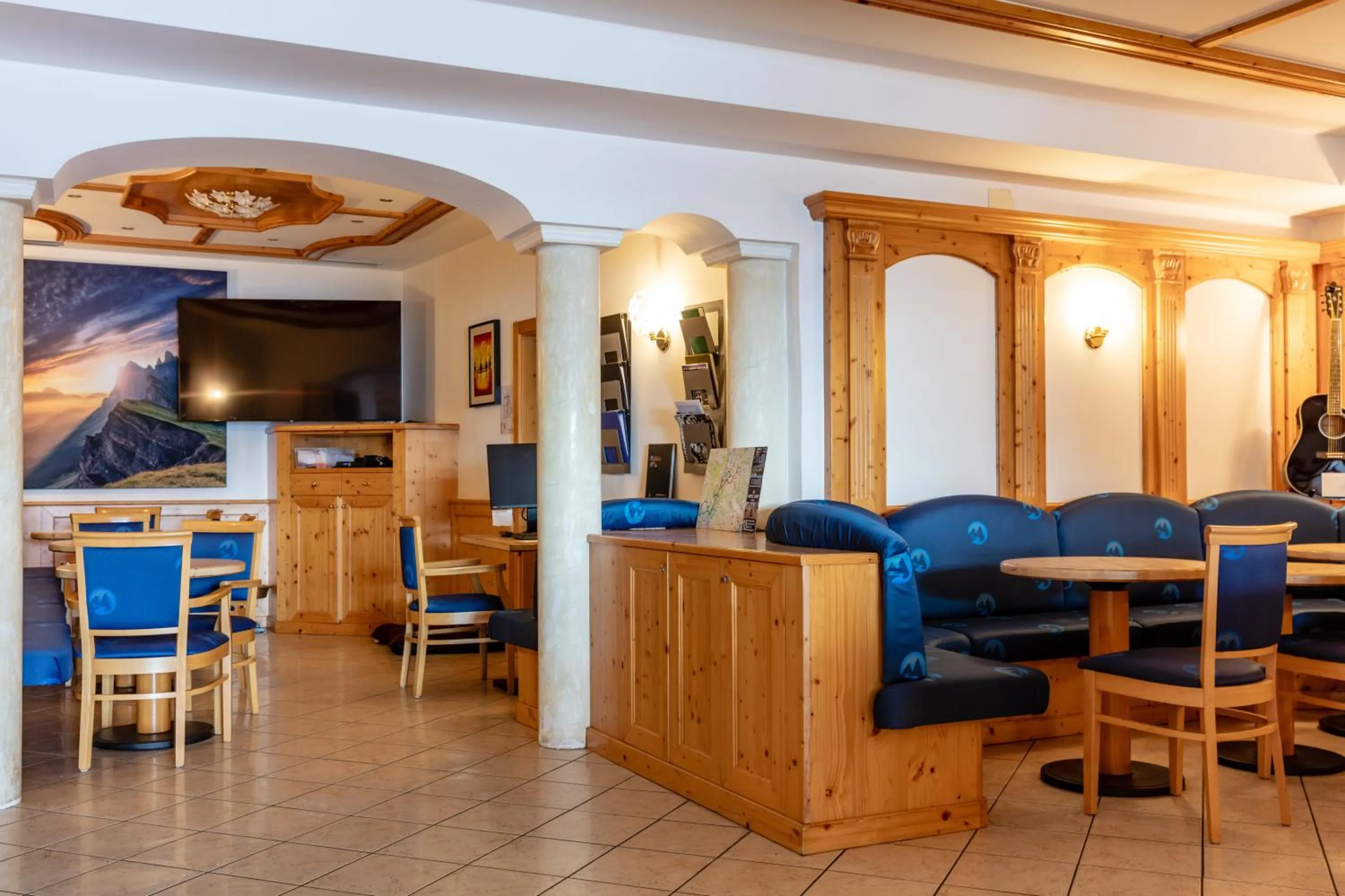 Lounge or bar in Hotel Lory - Molveno - Dolomiti