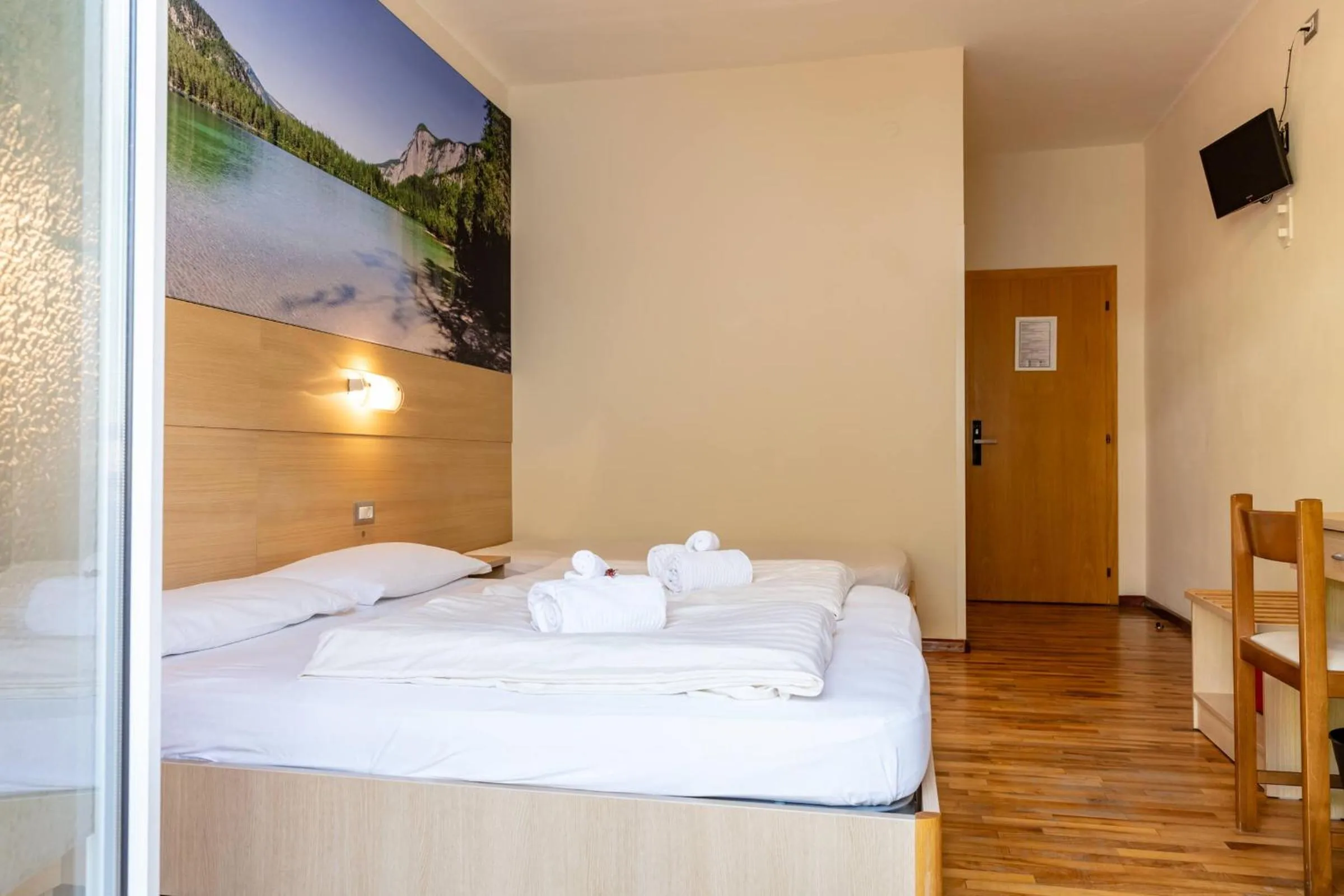 Bedroom, Bed in Hotel Lory - Molveno - Dolomiti