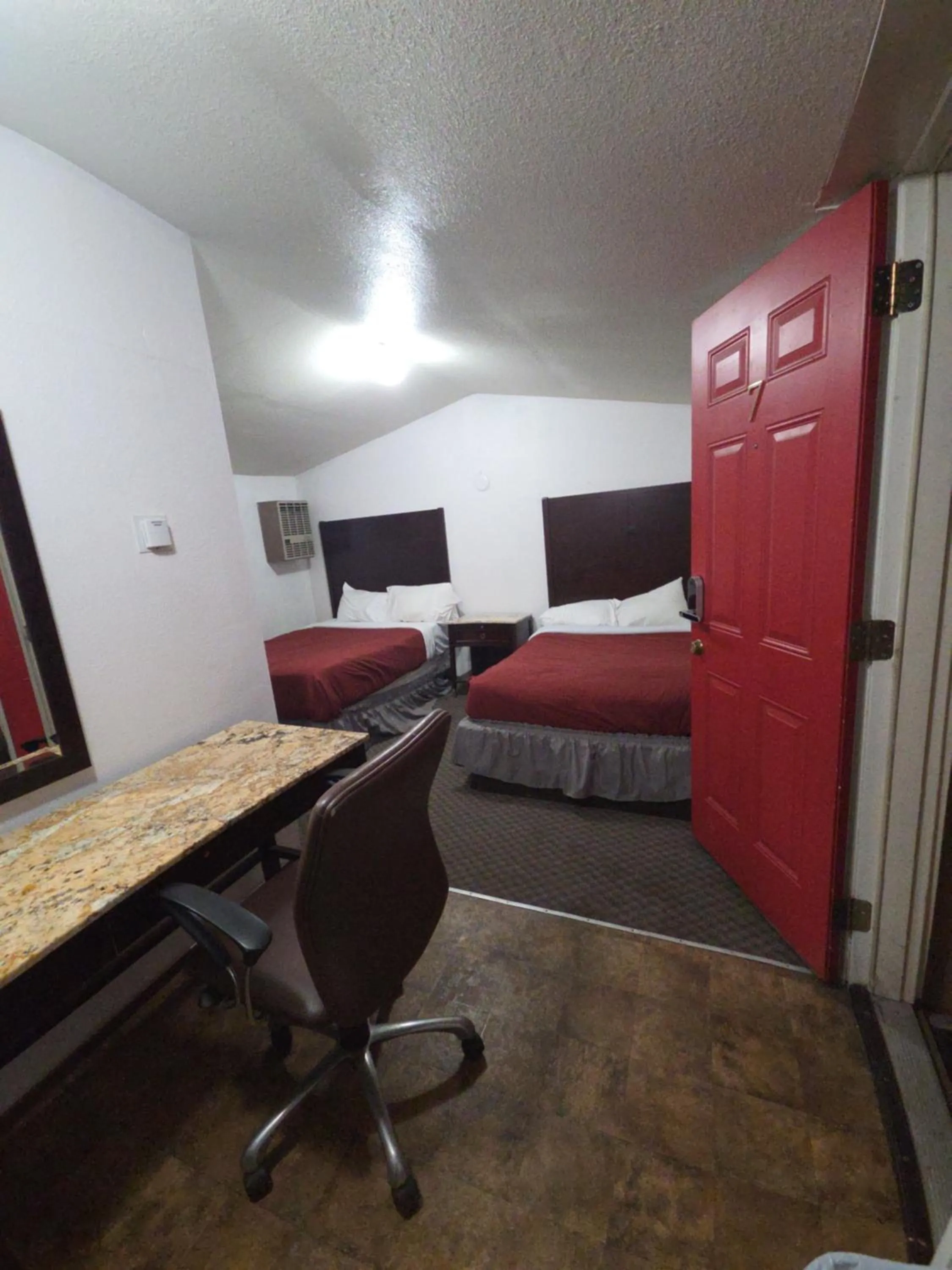 Economy Quadruple Room in Bigfoot Motel
