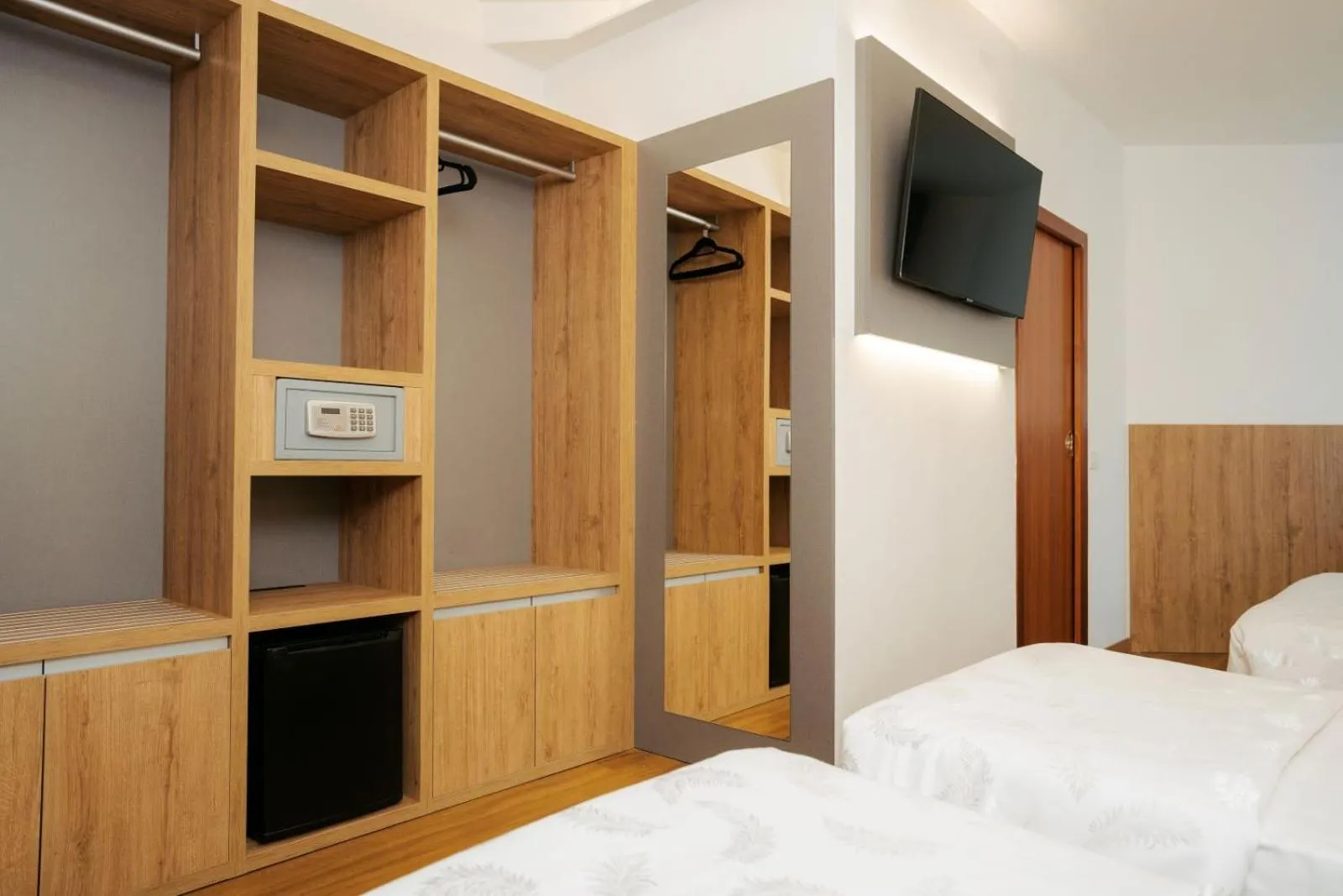 TV and multimedia, Bed in Hotel Everest