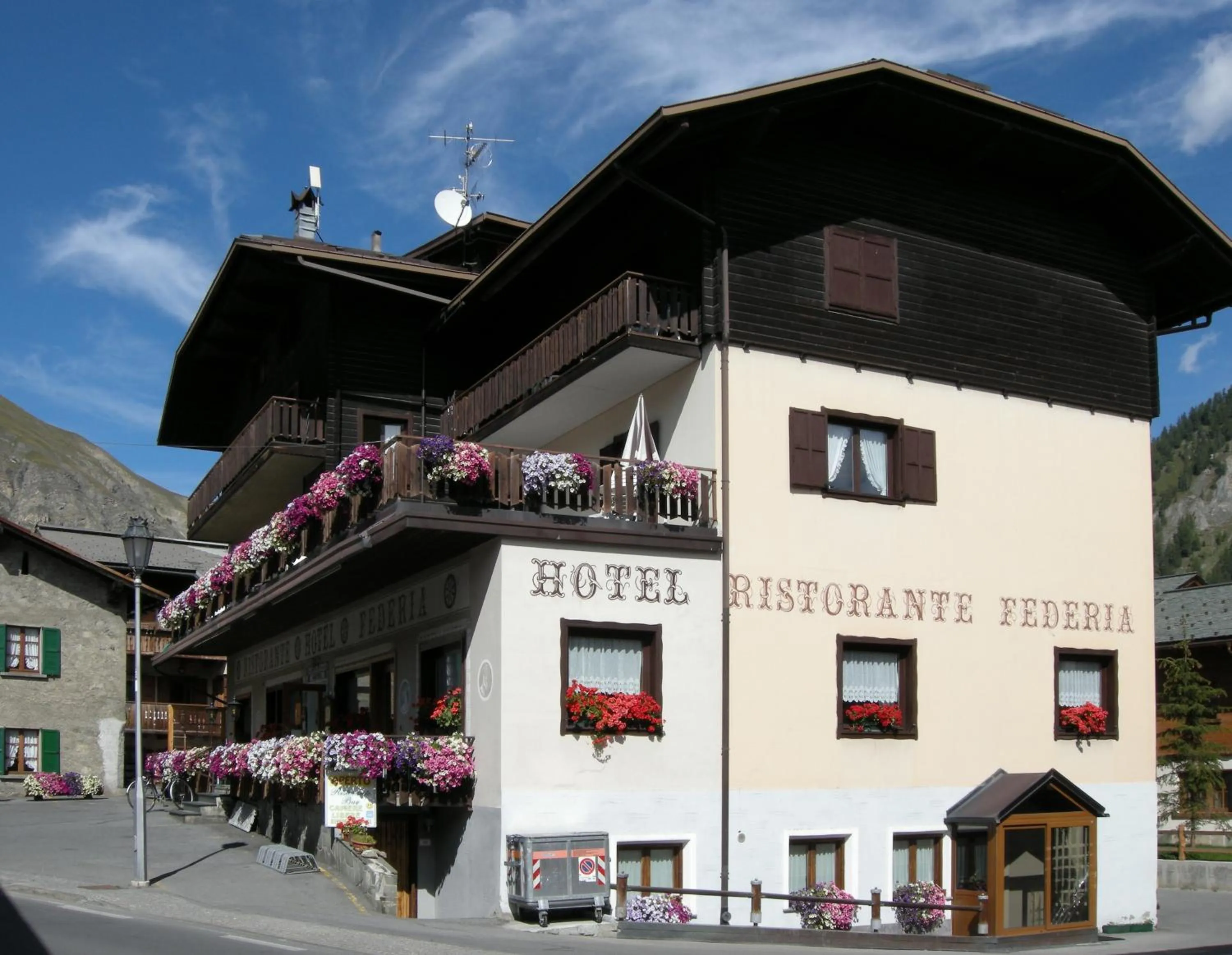Restaurant/places to eat in Hotel Federia