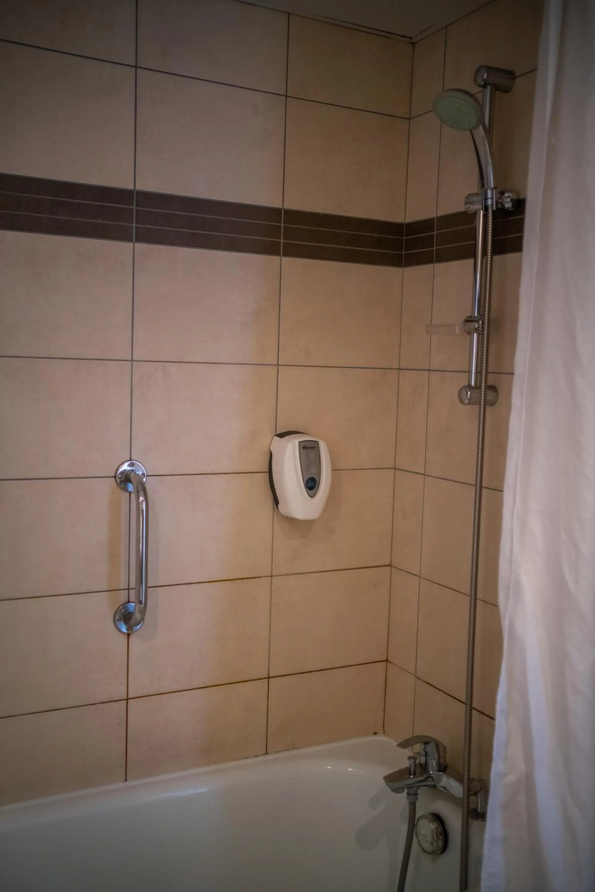 Shower in Hôtel Miramont