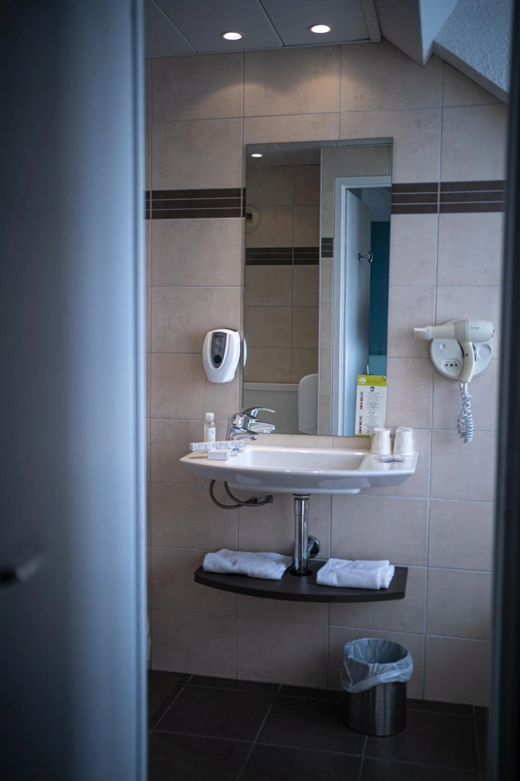 Shower in Hôtel Miramont