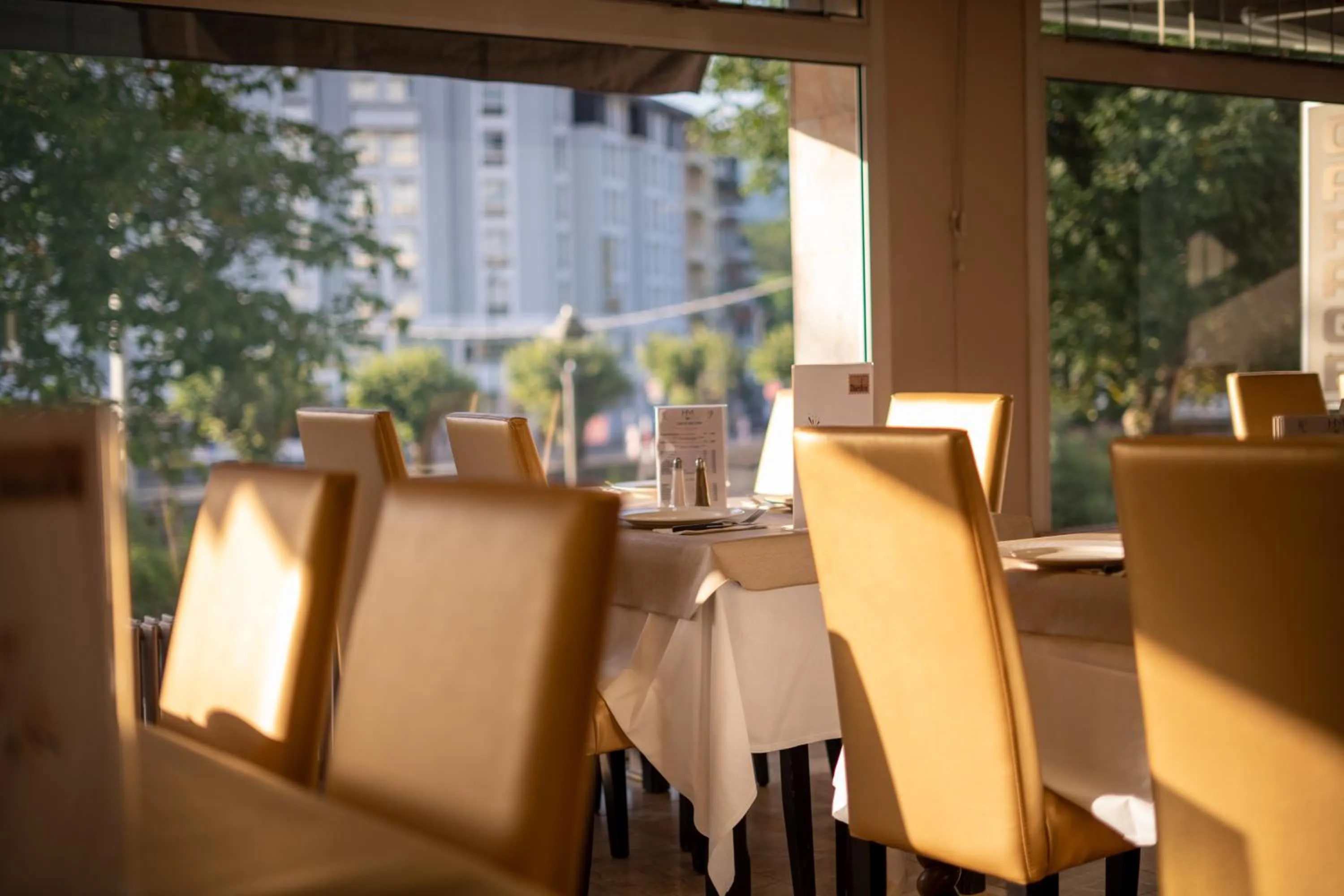 Restaurant/places to eat in Hôtel Miramont