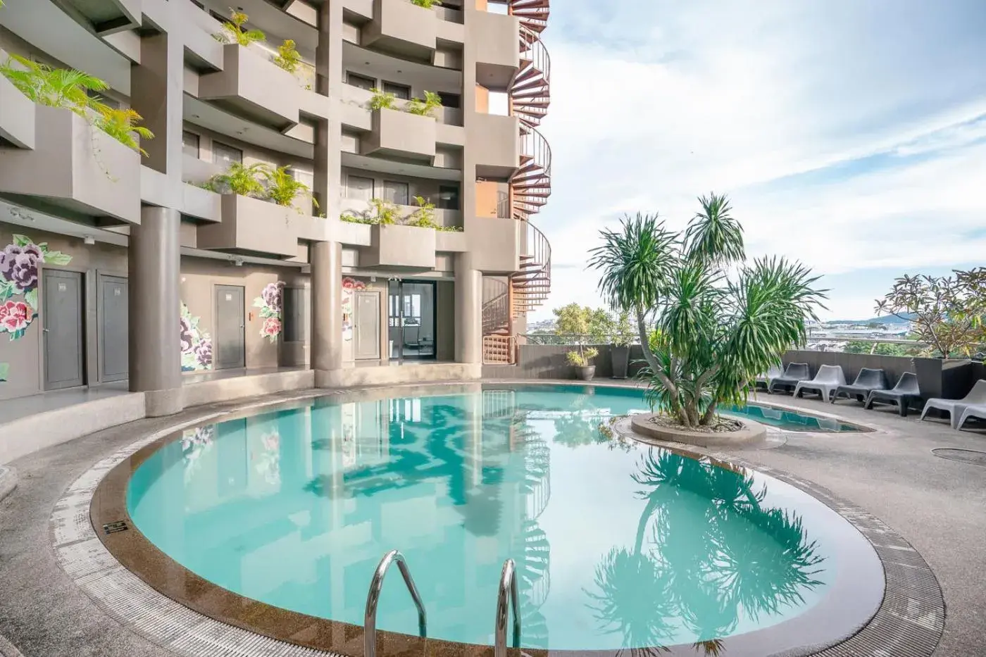 Swimming pool in I Pavilion Hotel Phuket Swimming pool in I Pavilion Hotel Phuket