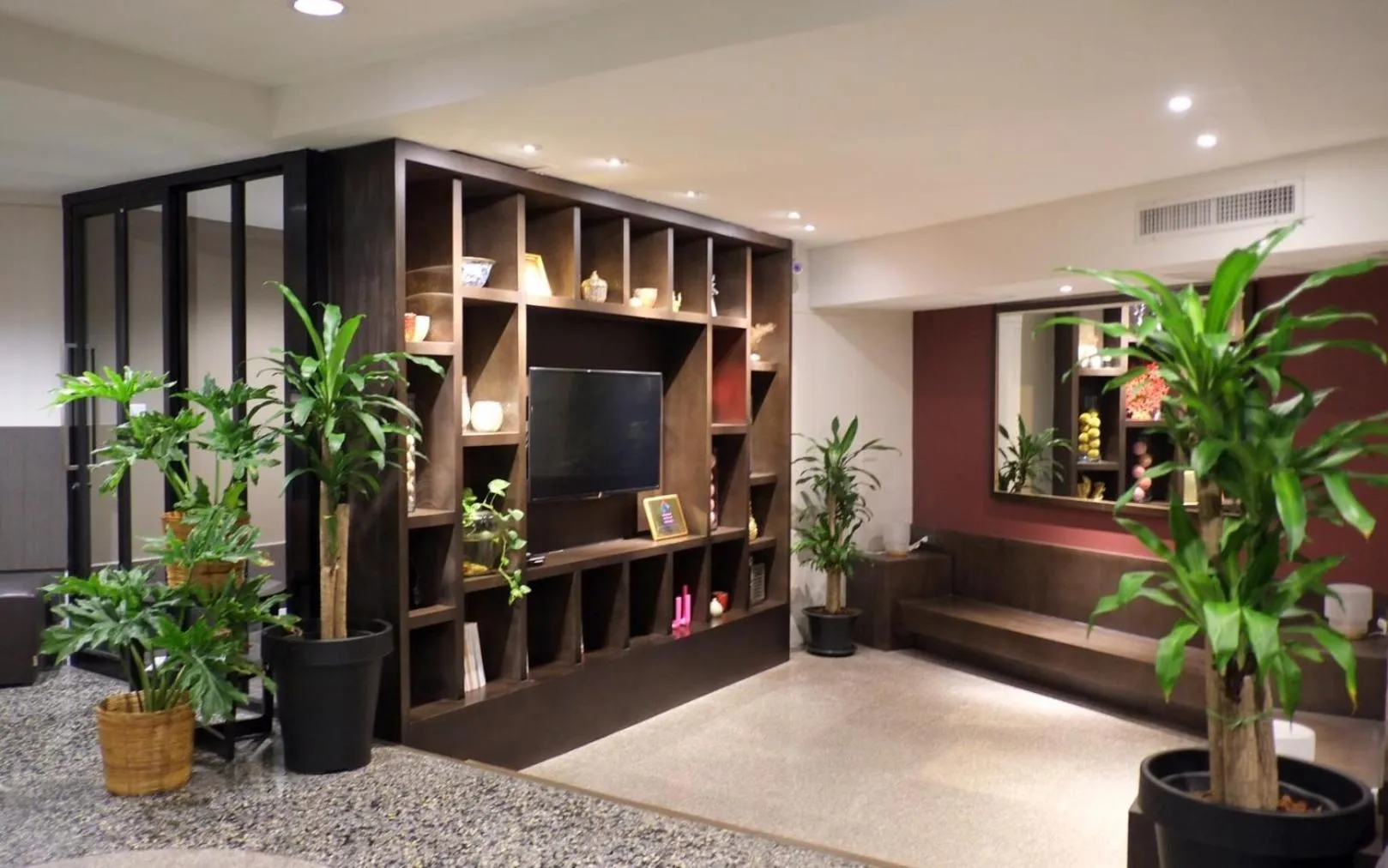 Communal lounge/ TV room in I Pavilion Hotel Phuket