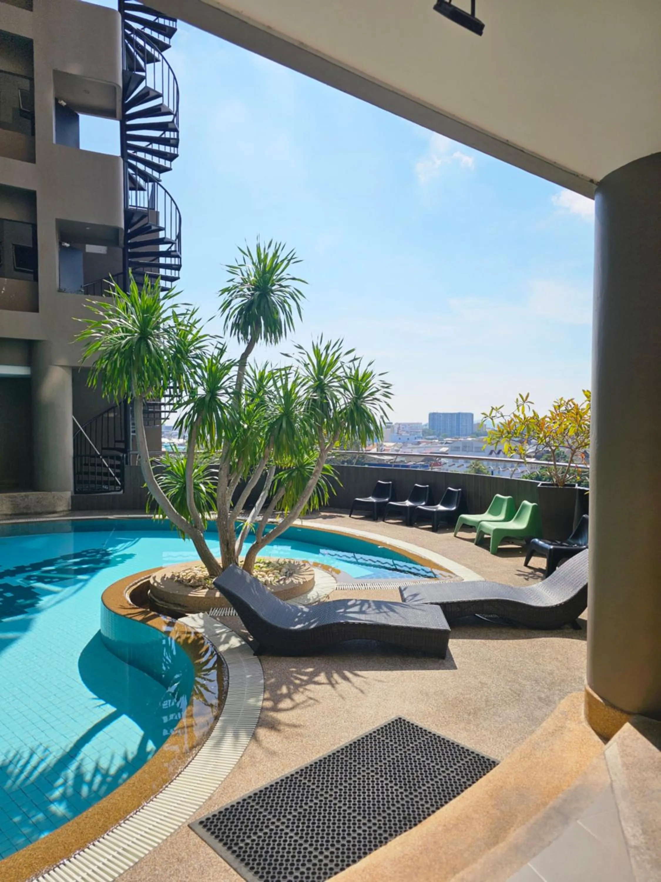Swimming pool in I Pavilion Hotel Phuket