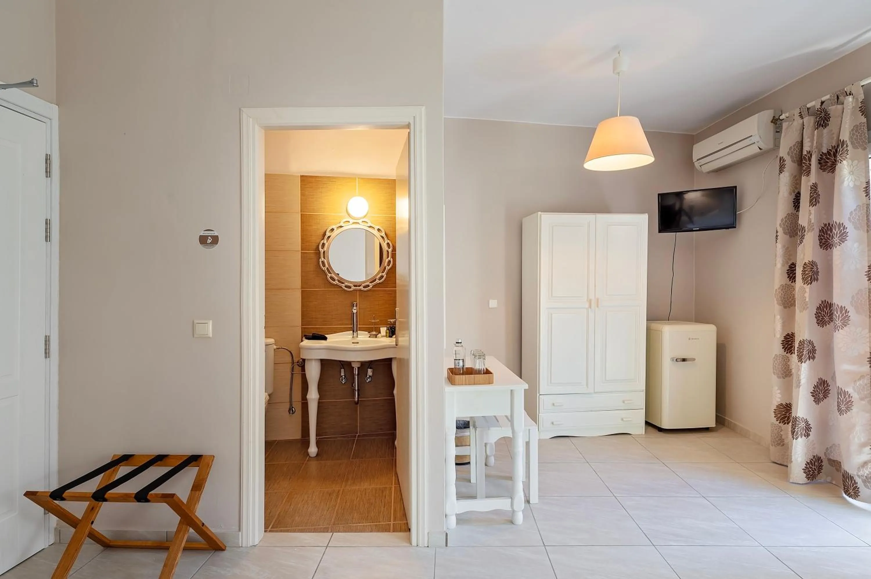 TV and multimedia in Avra