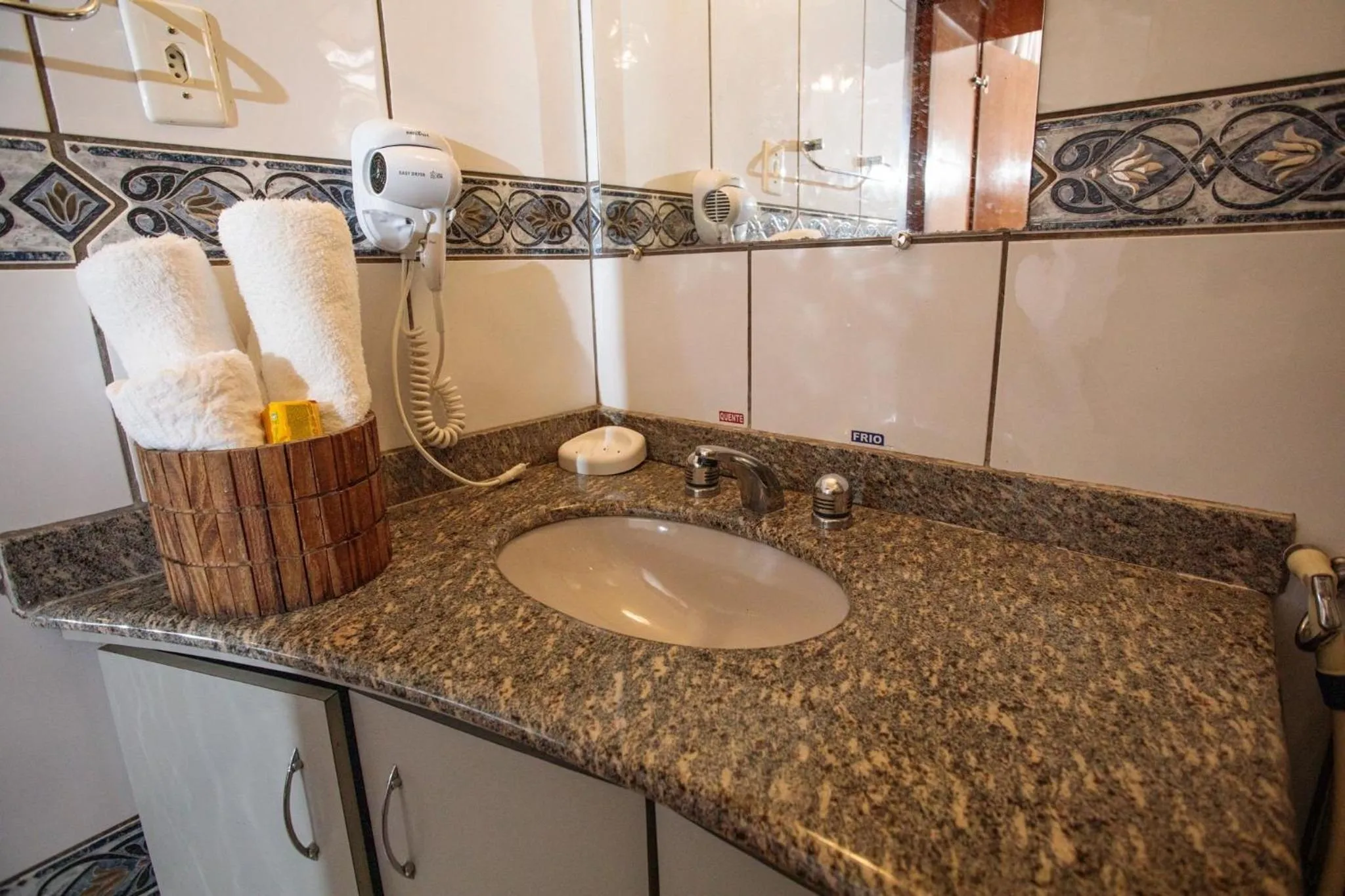 Toilet in Sítio Cinco Folhas, recanto com vista pra montanha