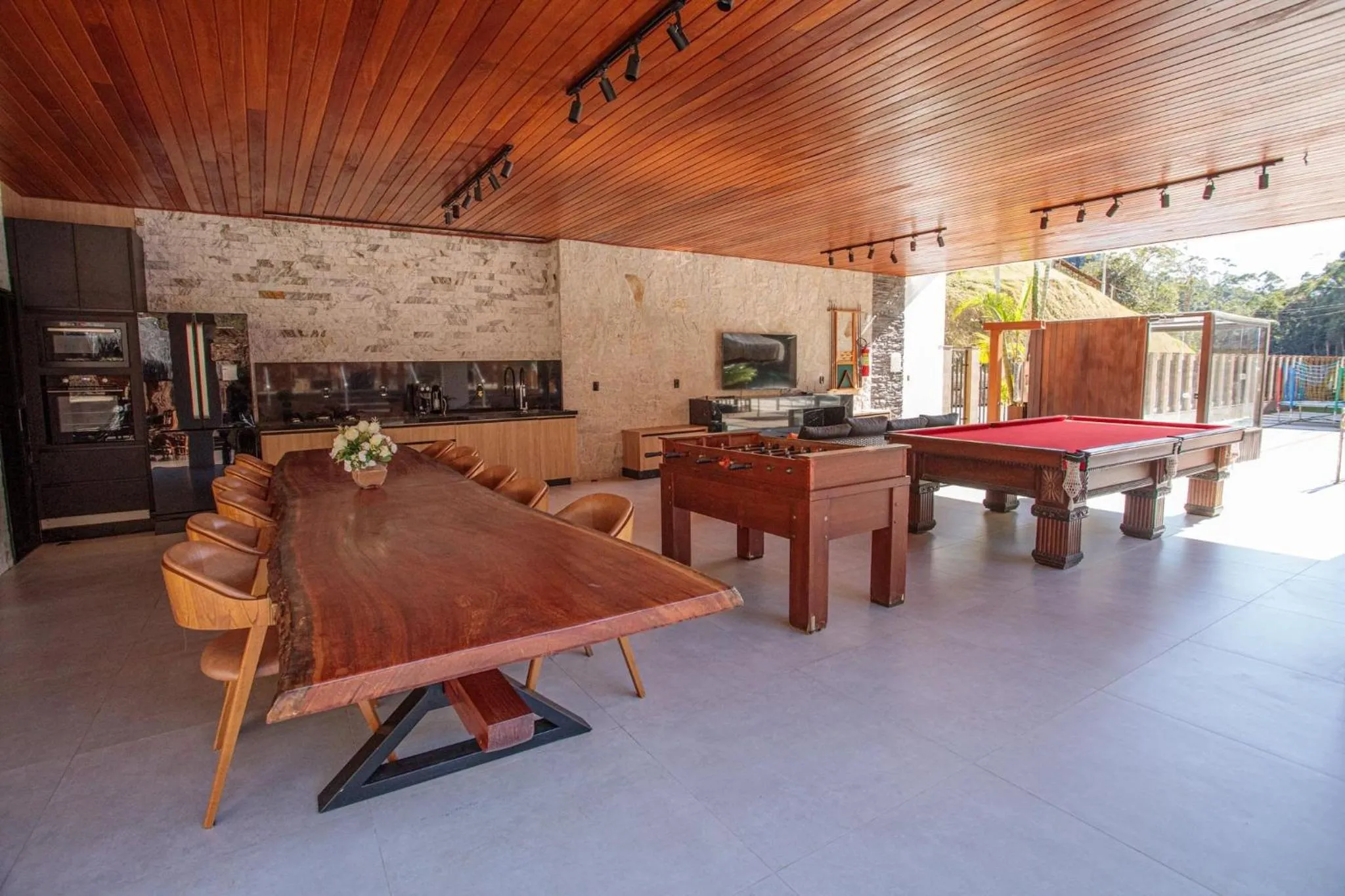 BBQ facilities in Sítio Cinco Folhas, recanto com vista pra montanha