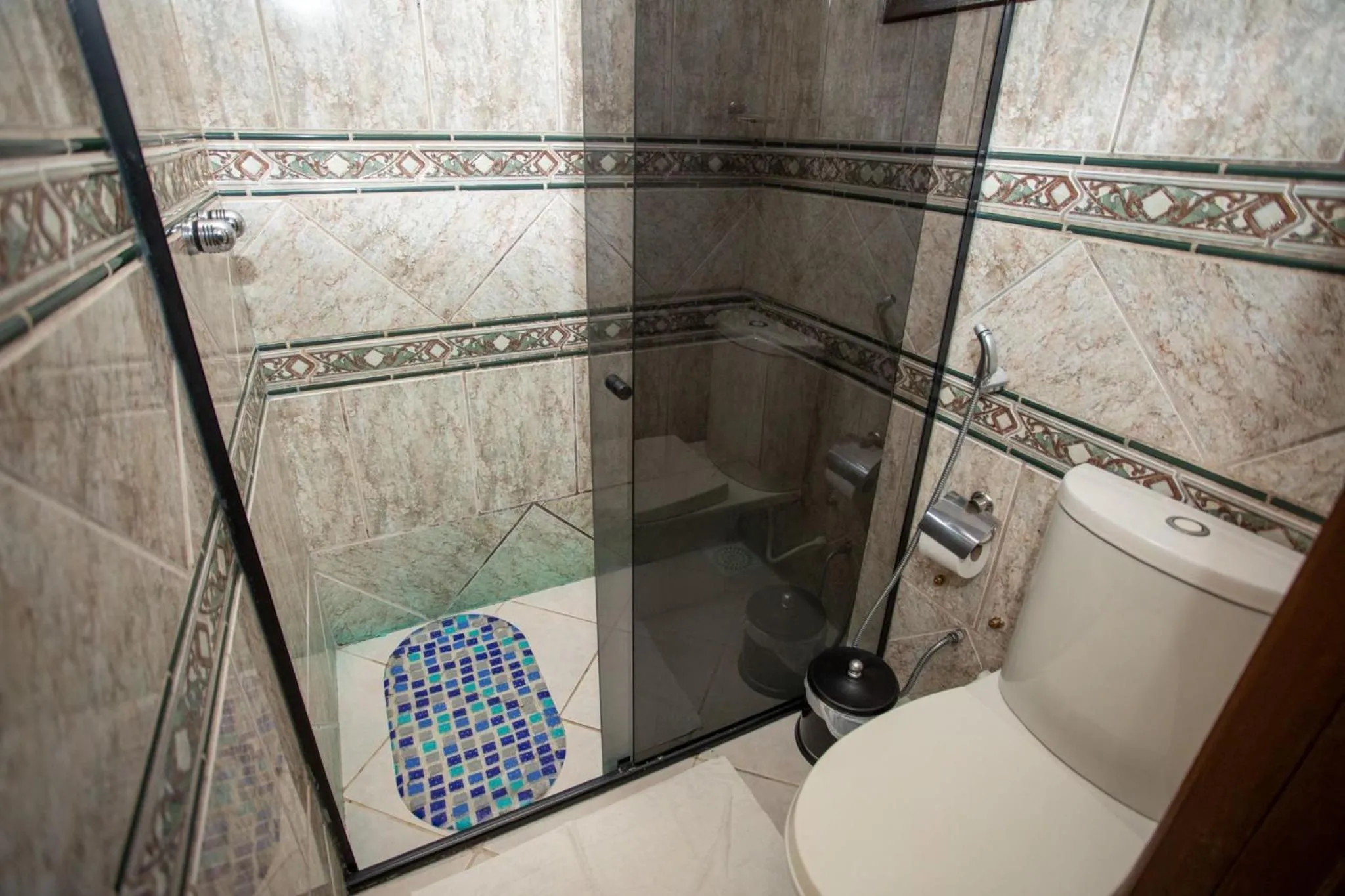 Toilet in Sítio Cinco Folhas, recanto com vista pra montanha