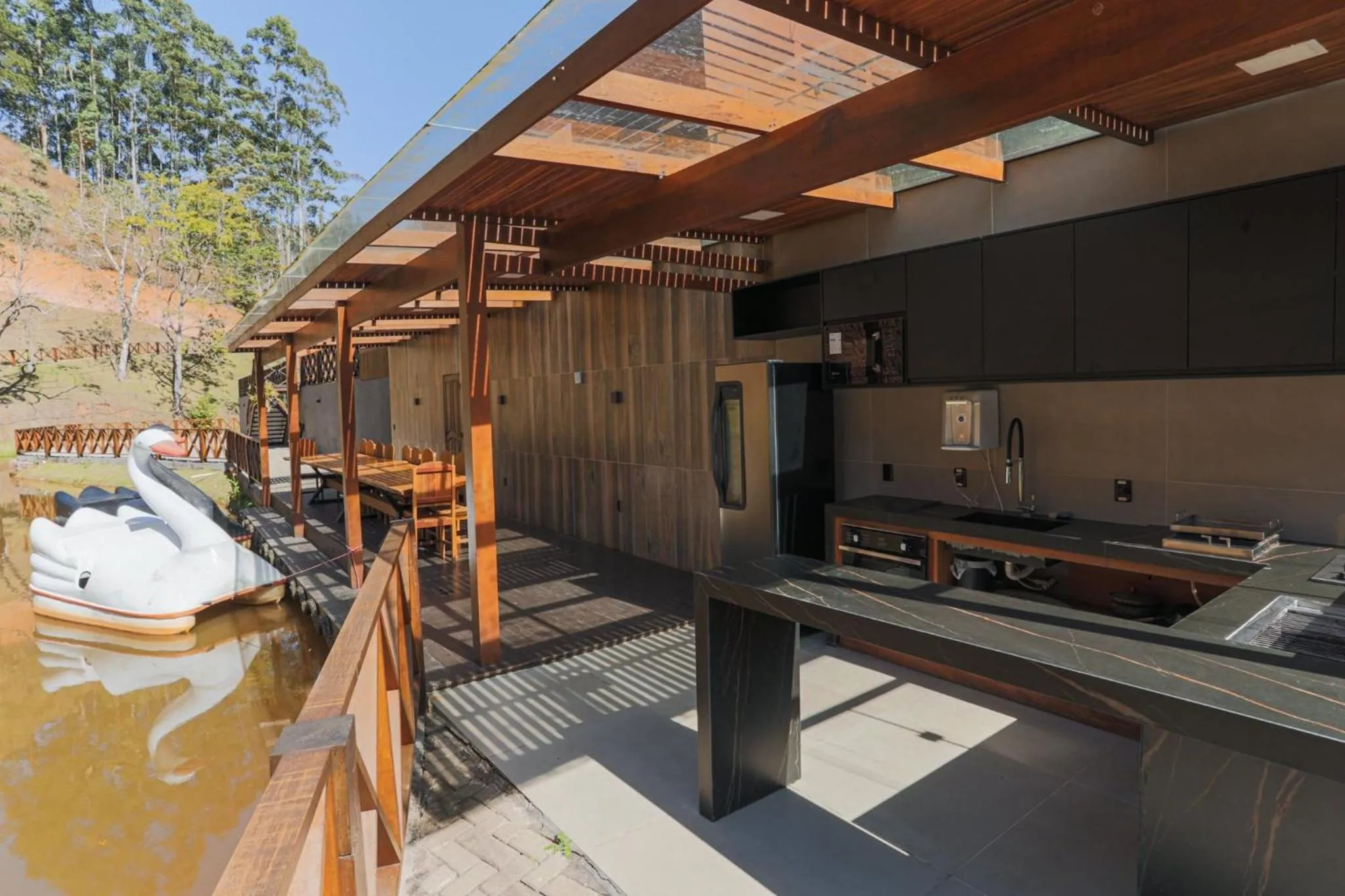 BBQ facilities in Sítio Cinco Folhas, recanto com vista pra montanha