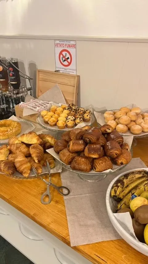 Buffet breakfast in Garnì Hotel Tignale