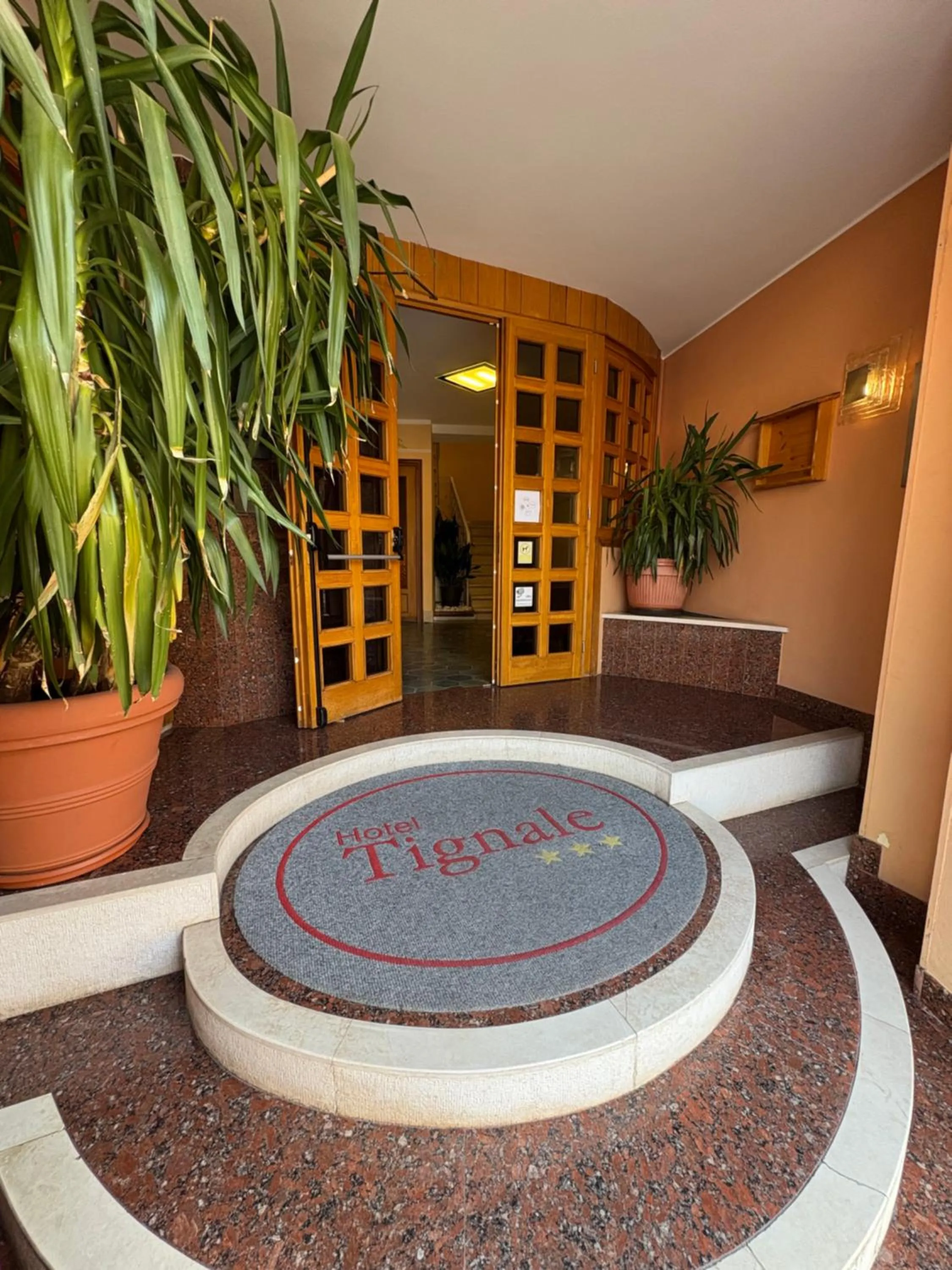 Facade/entrance in Garnì Hotel Tignale