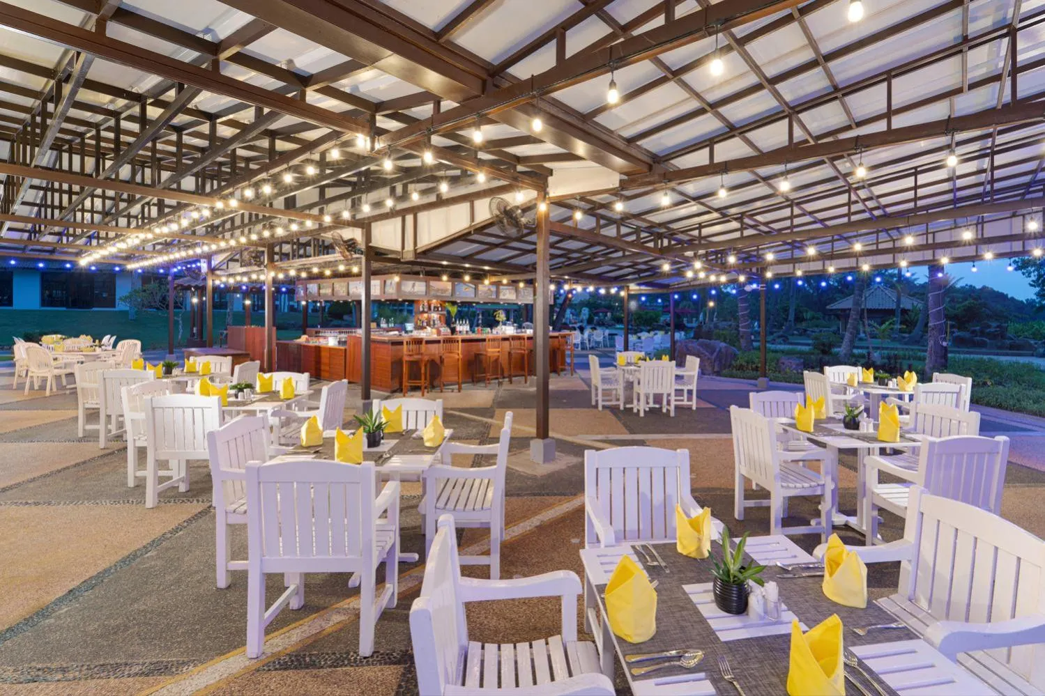 Restaurant/places to eat in Nirwana Resort Hotel