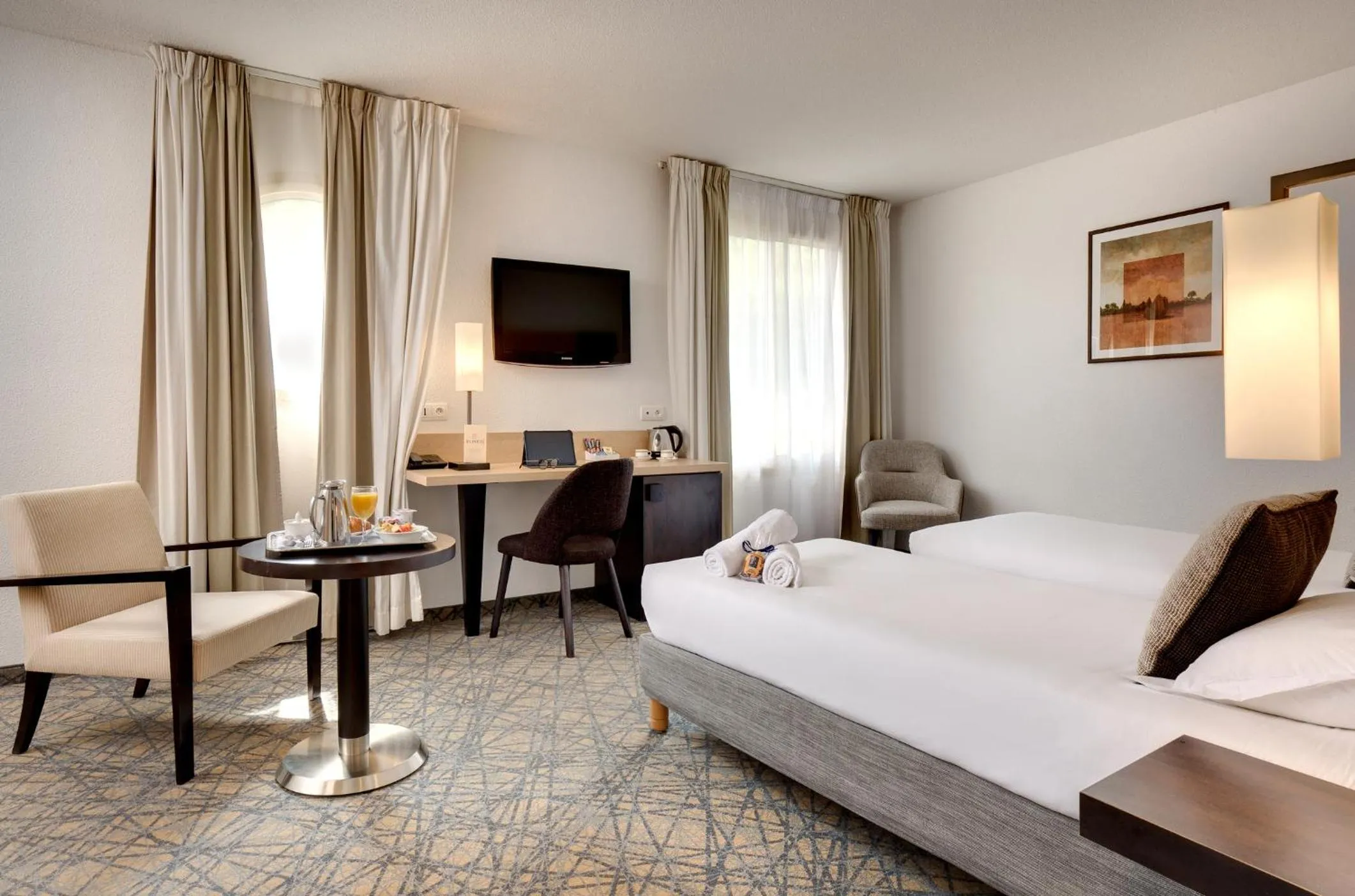 Bedroom, Bed in Hôtel Eliseo