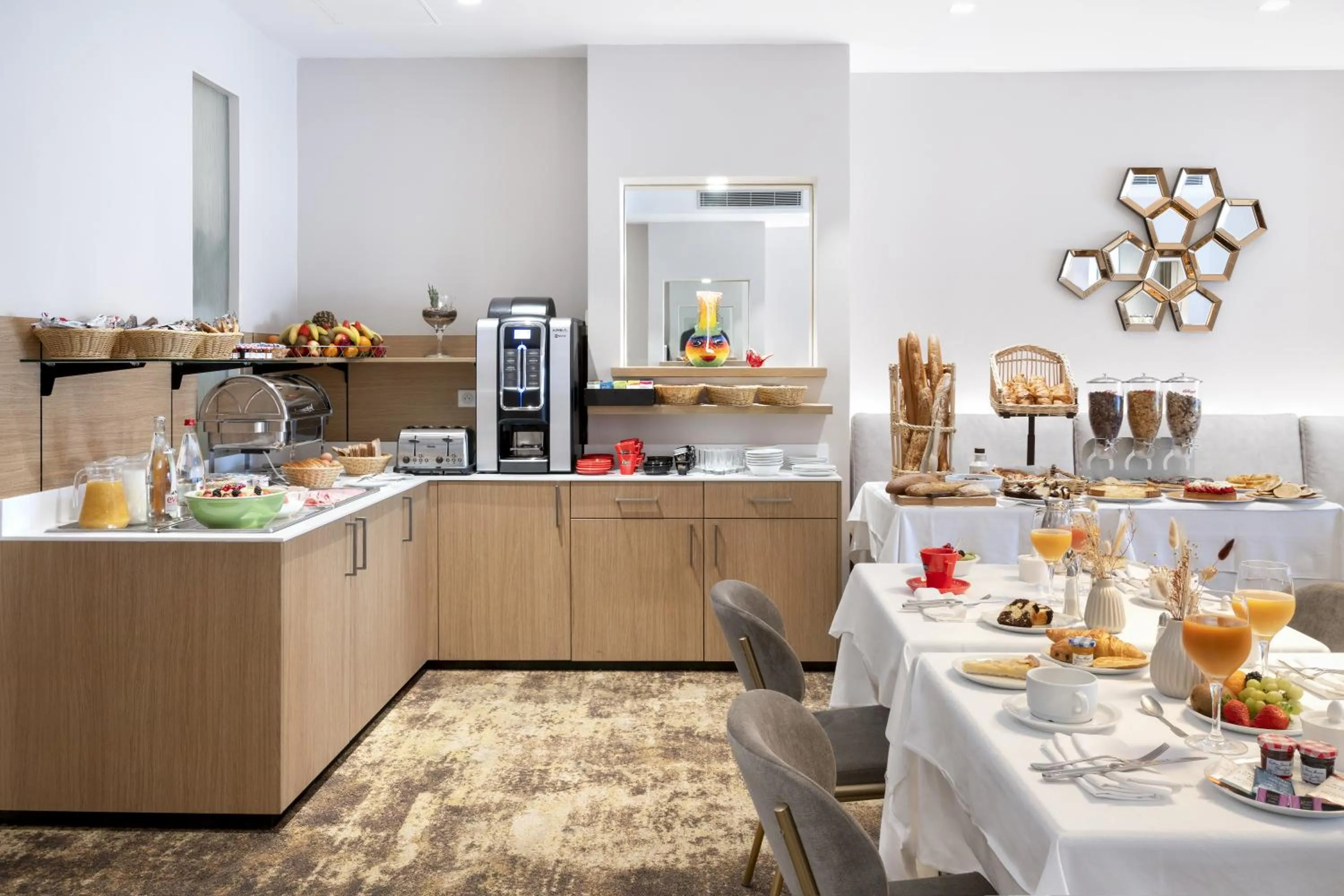 Buffet breakfast in Hôtel Eliseo