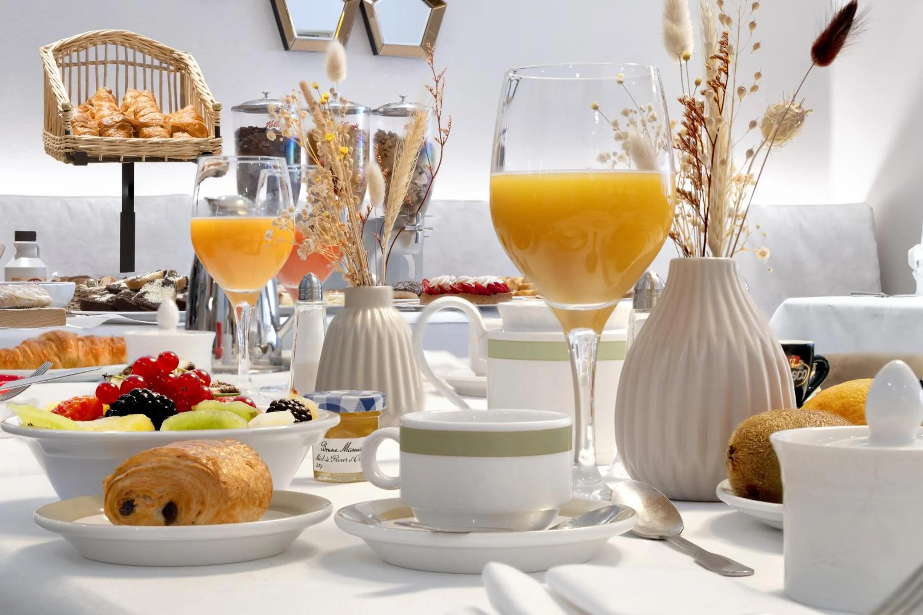 Breakfast in Hôtel Eliseo