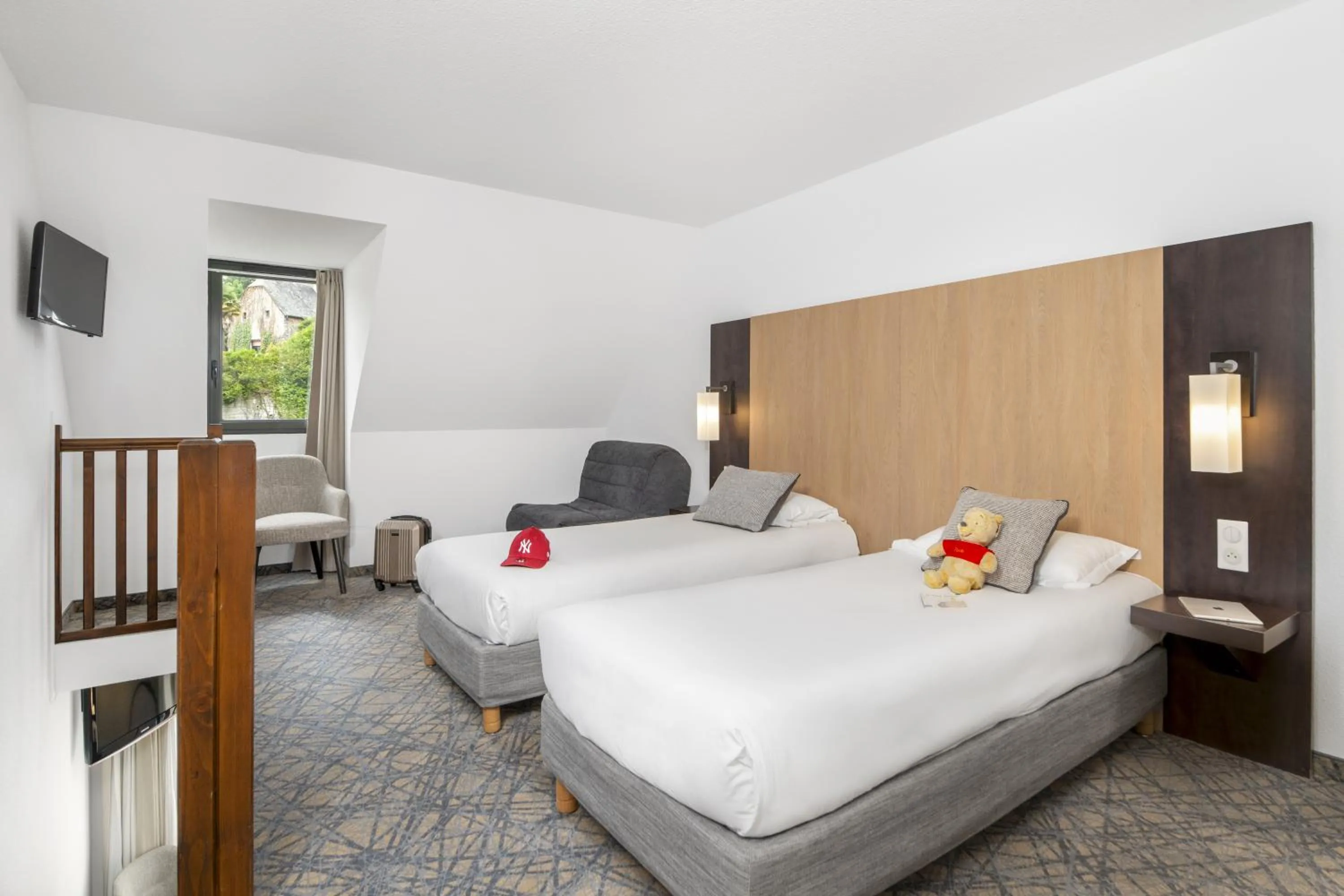 Bedroom, Bed in Hôtel Eliseo