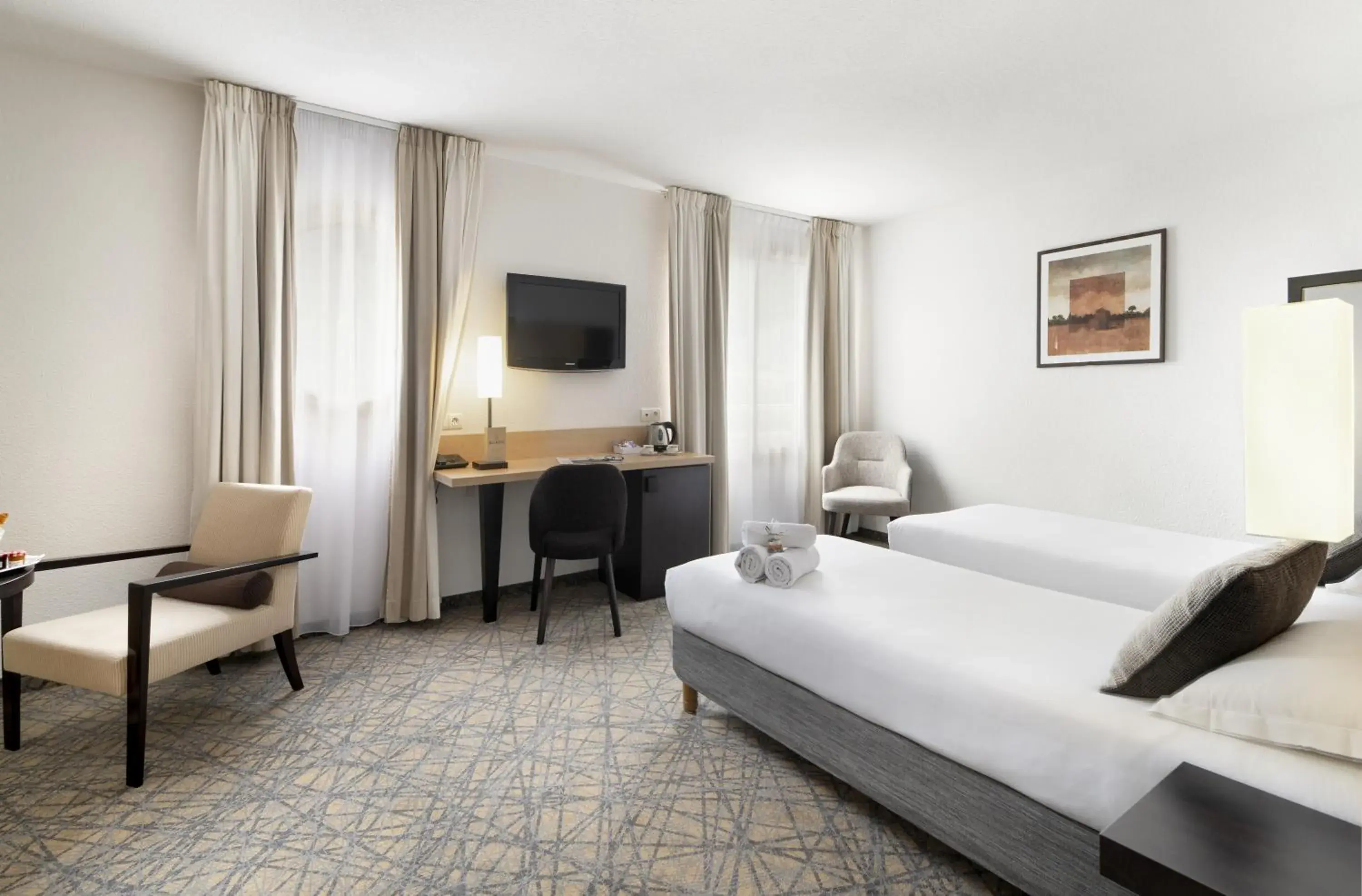 Photo of the whole room, Bed in Hôtel Eliseo Photo of the whole room, Bed in Hôtel Eliseo