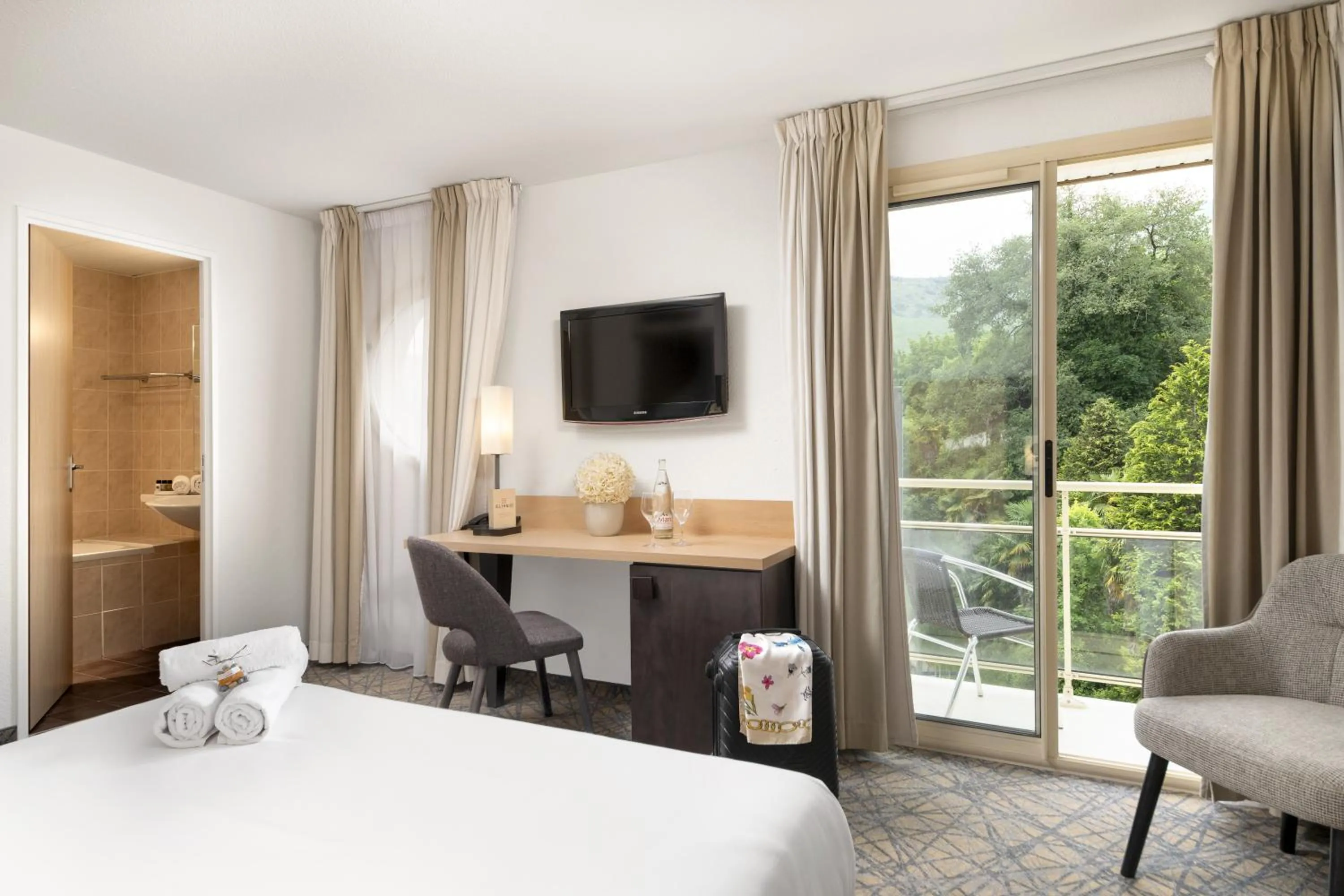 Photo of the whole room, Bed in Hôtel Eliseo