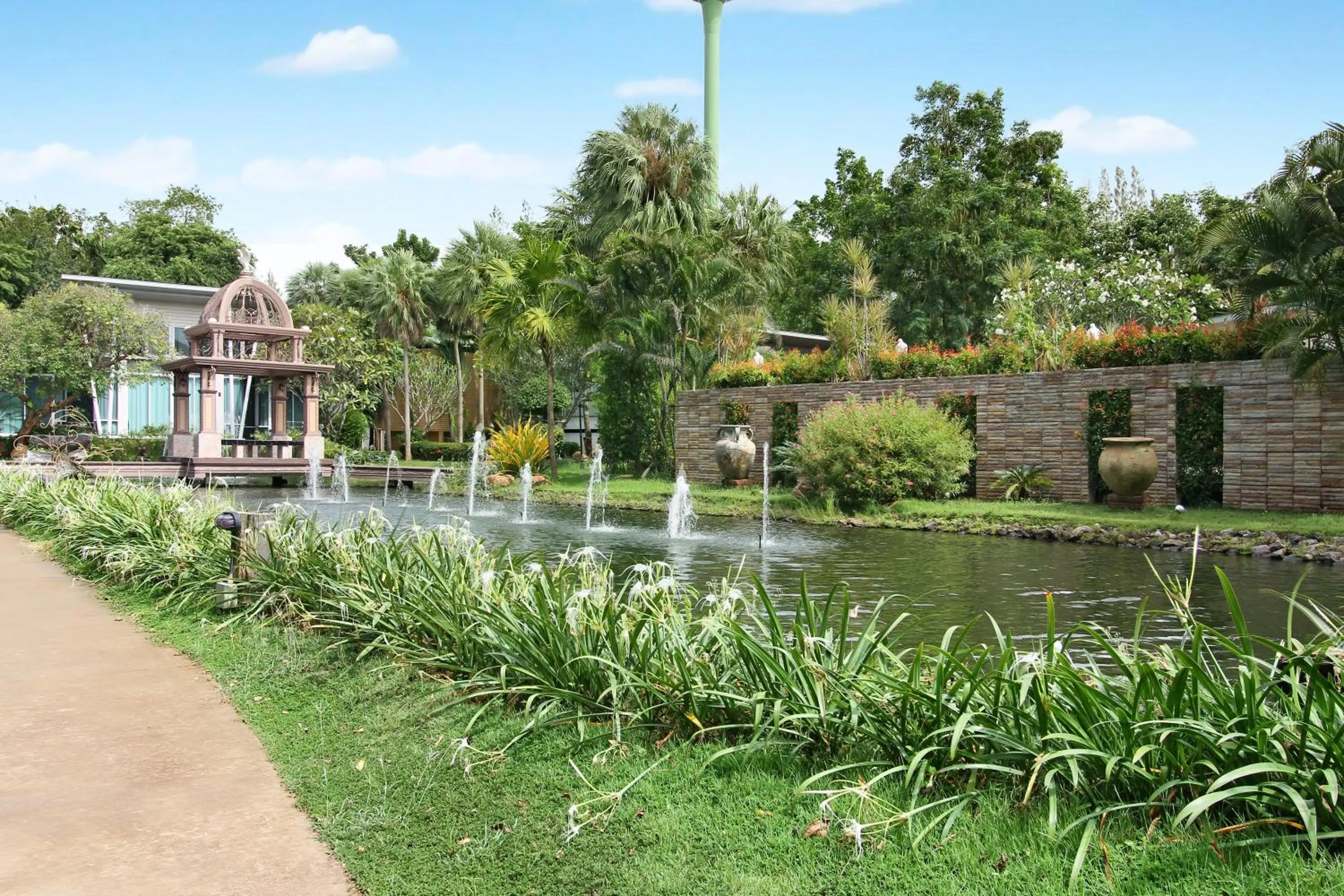 Garden in Nana Resort Kaeng Krachan