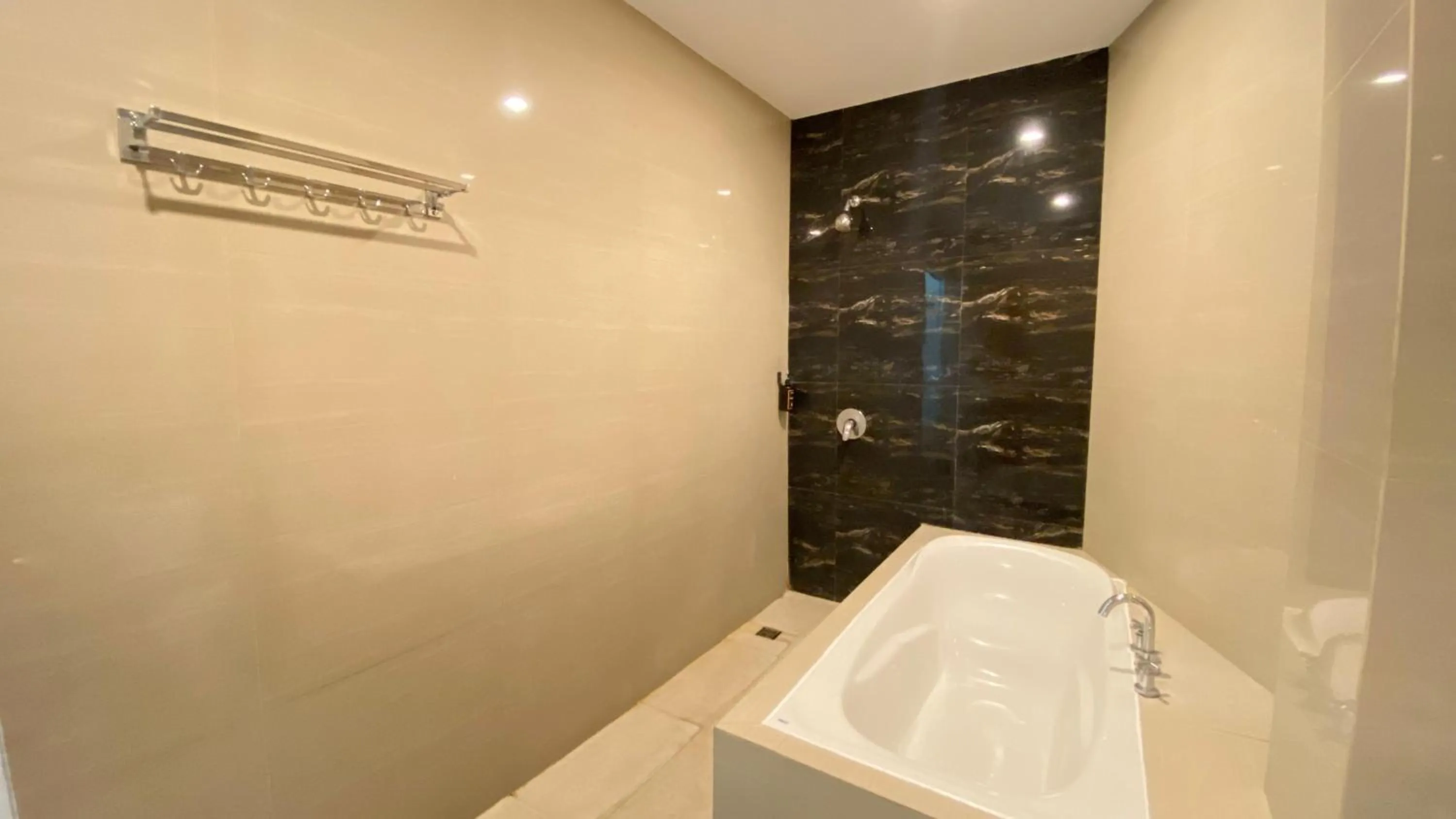 Front One Hotel Airport Solo