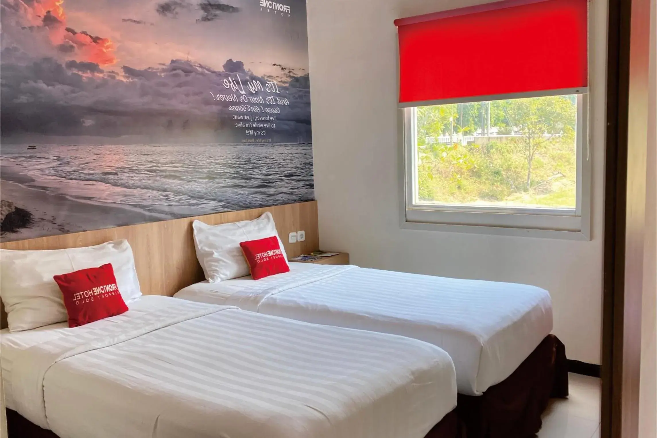 Bed in Front One Hotel Airport Solo Bed in Front One Hotel Airport Solo