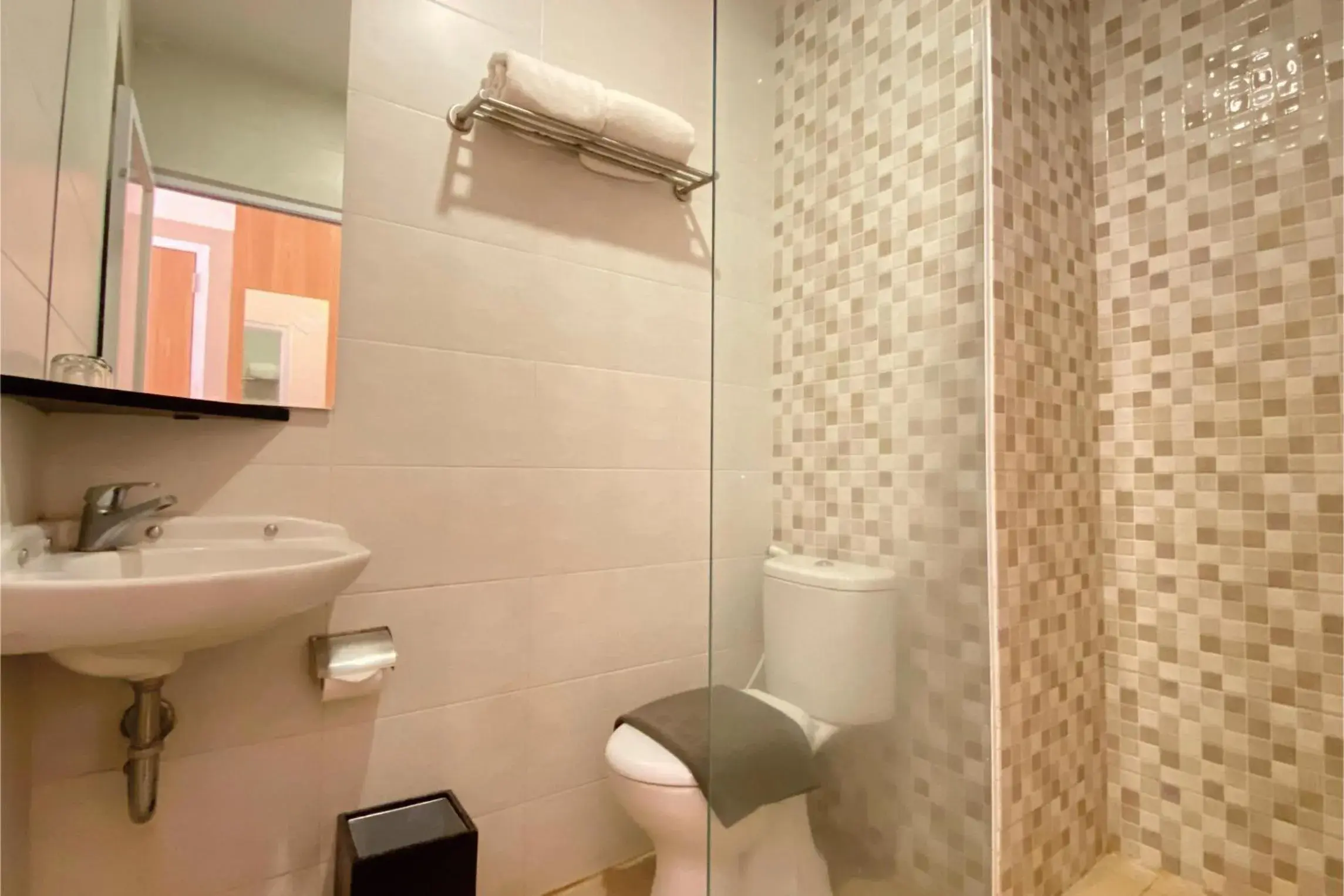 Deluxe Twin Room in AYRA Hotel Airport Solo Deluxe Twin Room in AYRA Hotel Airport Solo