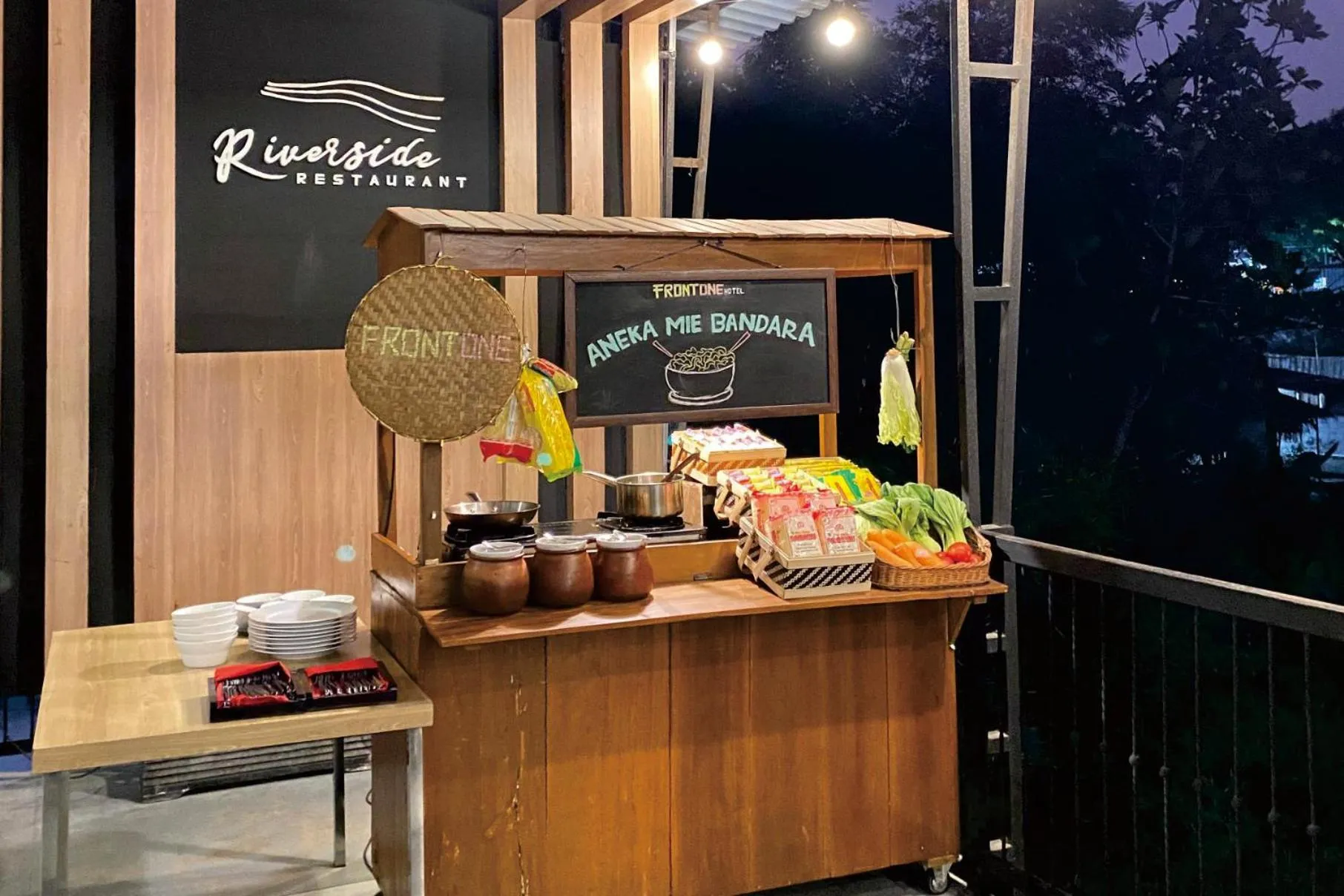 Front One Hotel Airport Solo