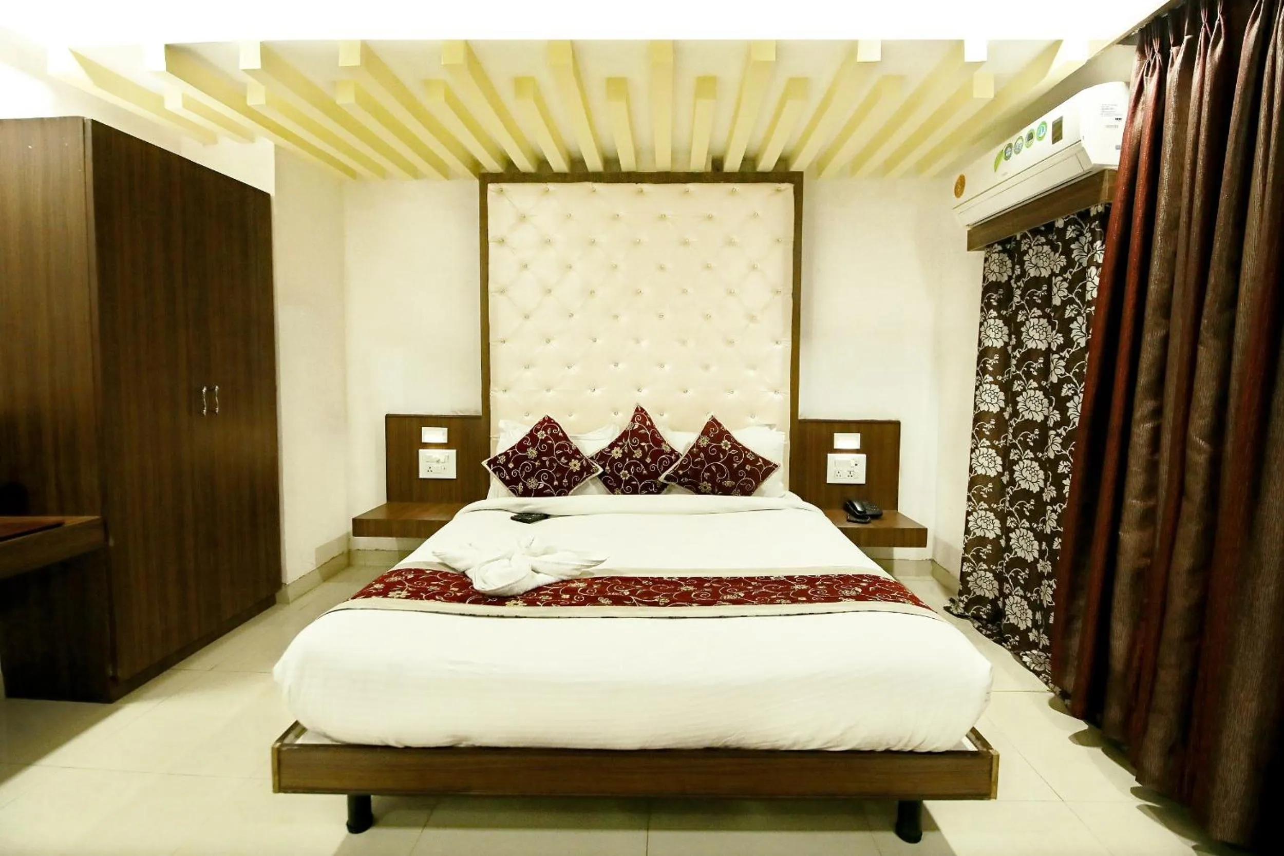 Bed in Hotel Sunflower Udaipur