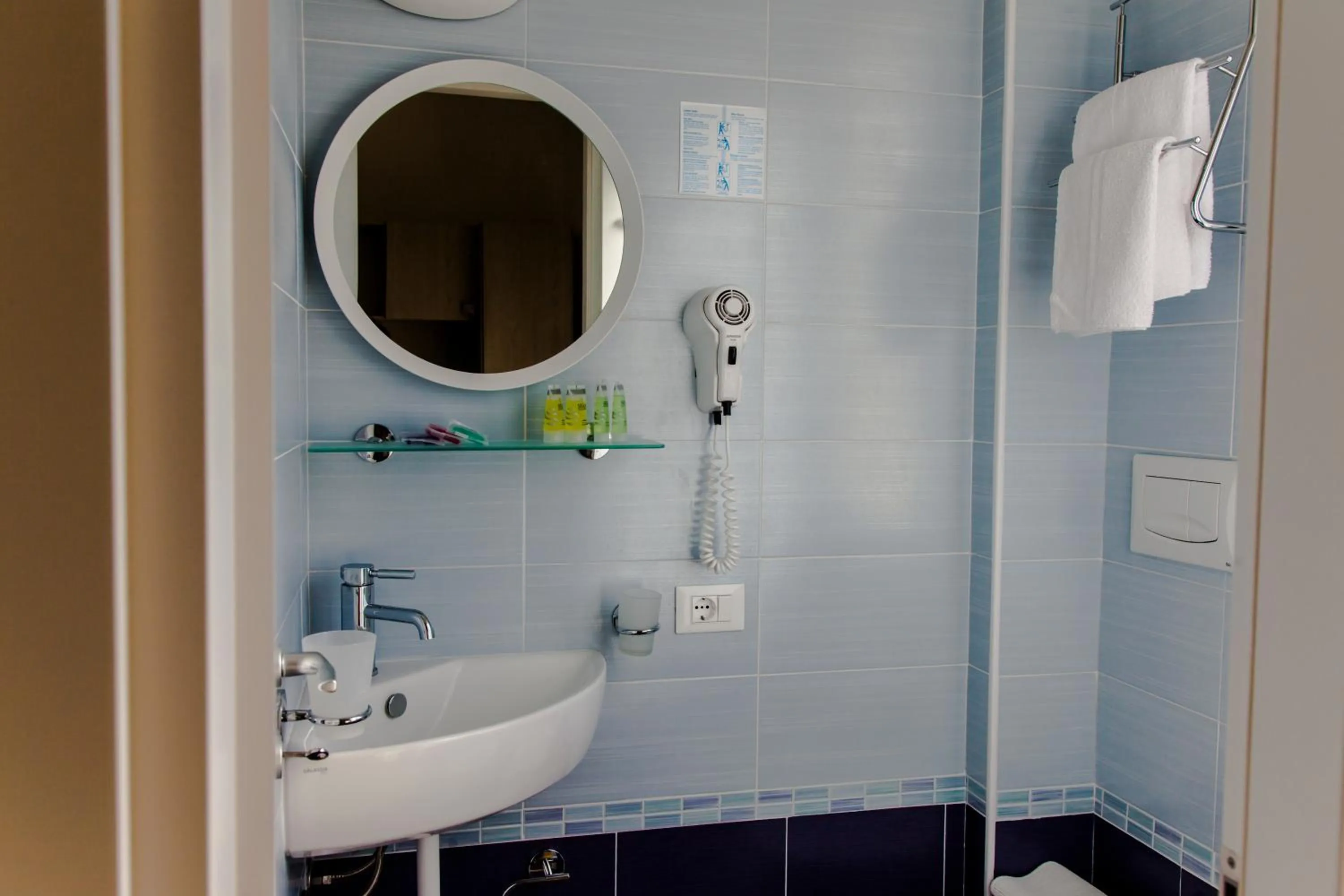 Bathroom in Hotel Concorde