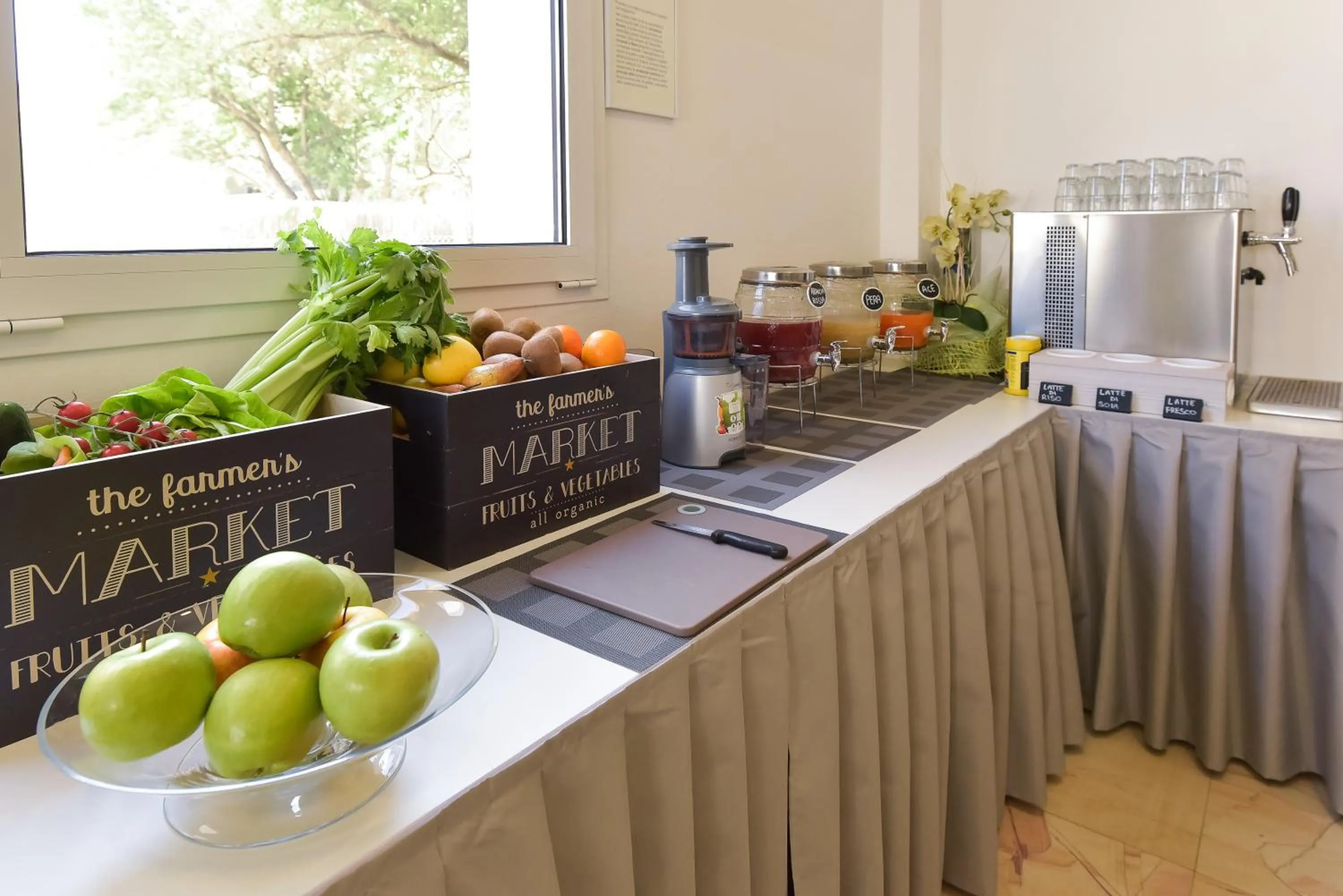 Continental breakfast in Hotel Concorde