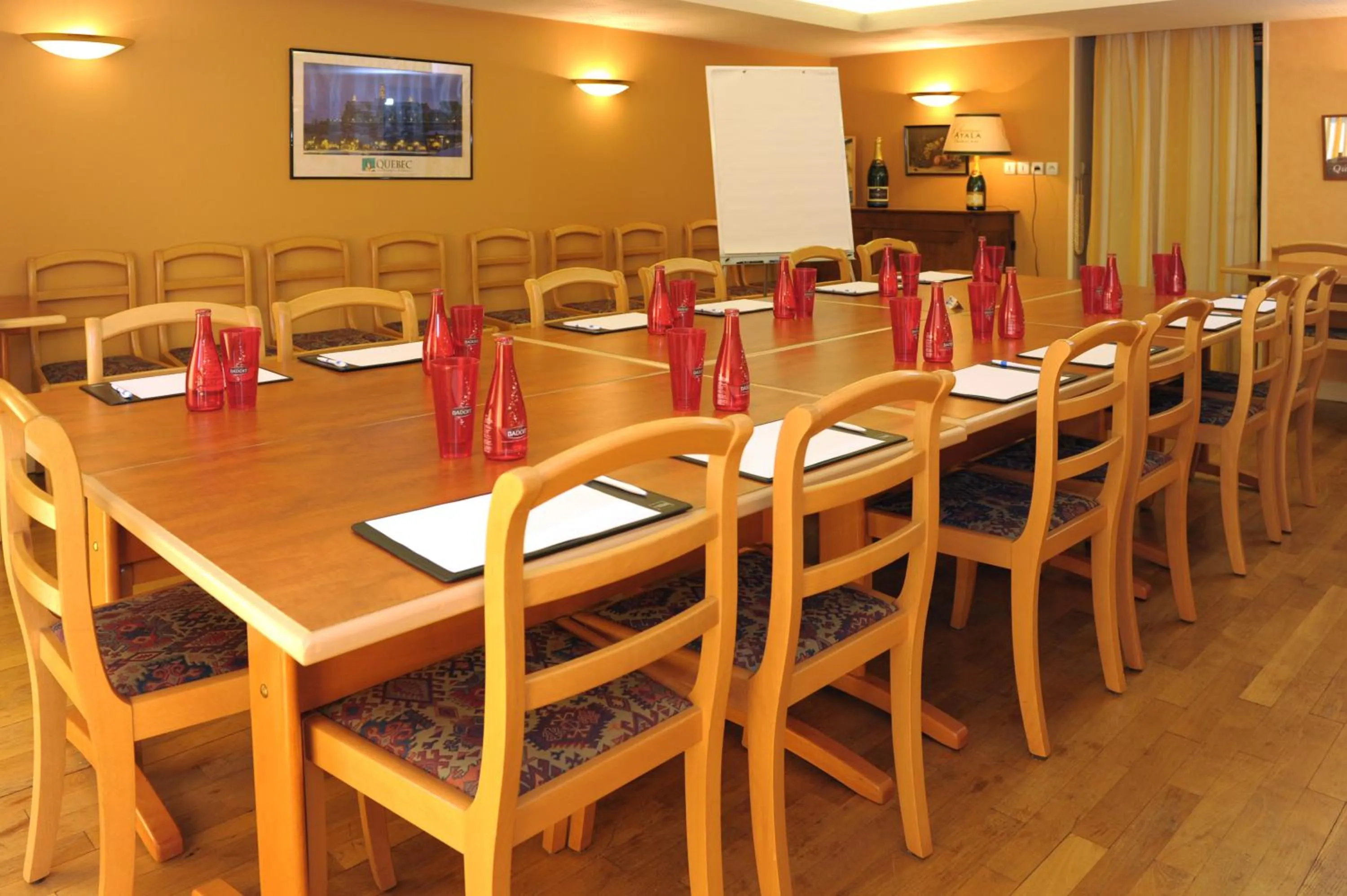 Business facilities in The Originals City, Hôtel de France, Bessines-sur-Gartempe