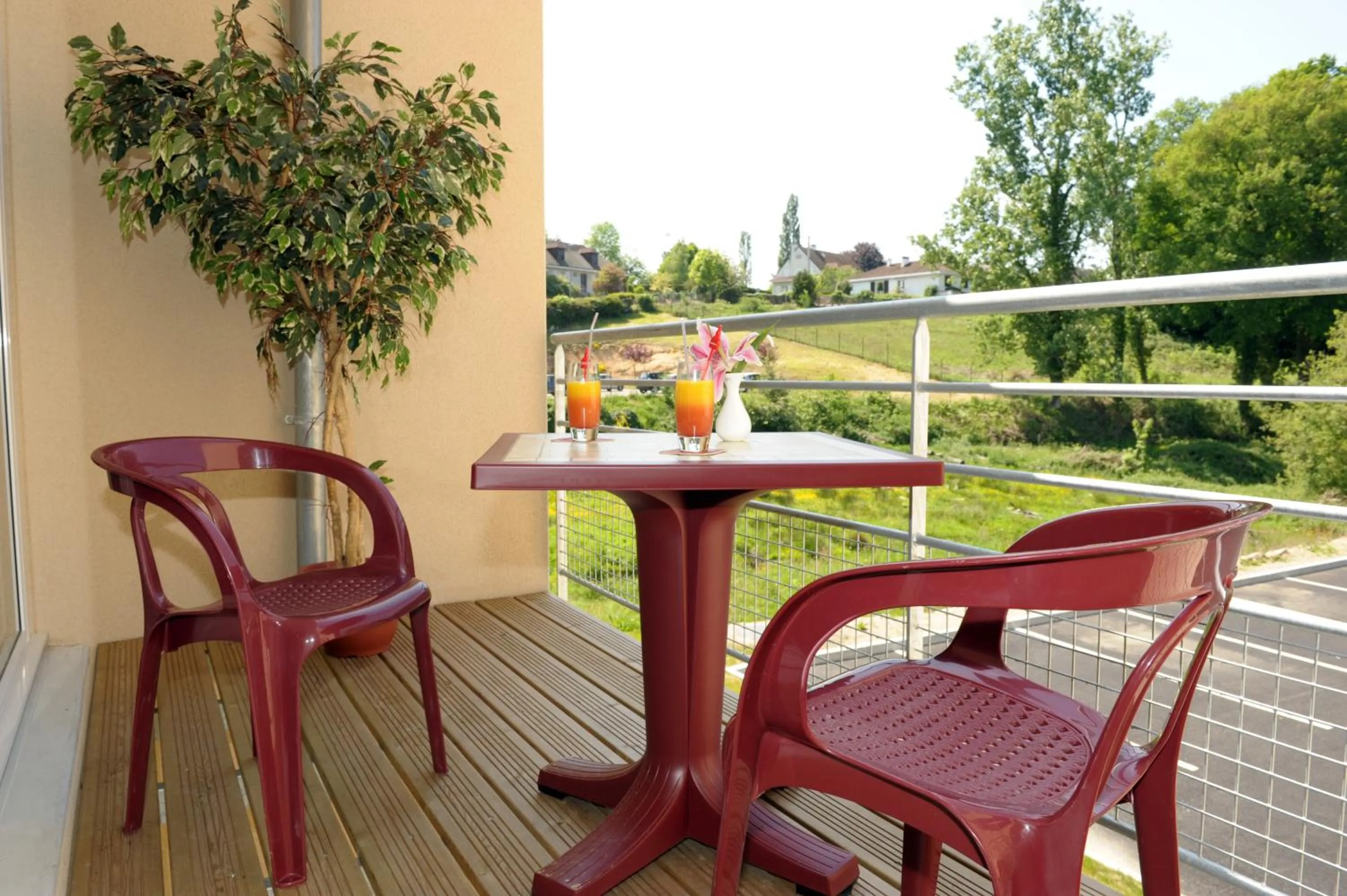 Balcony/Terrace in The Originals City, Hôtel de France, Bessines-sur-Gartempe
