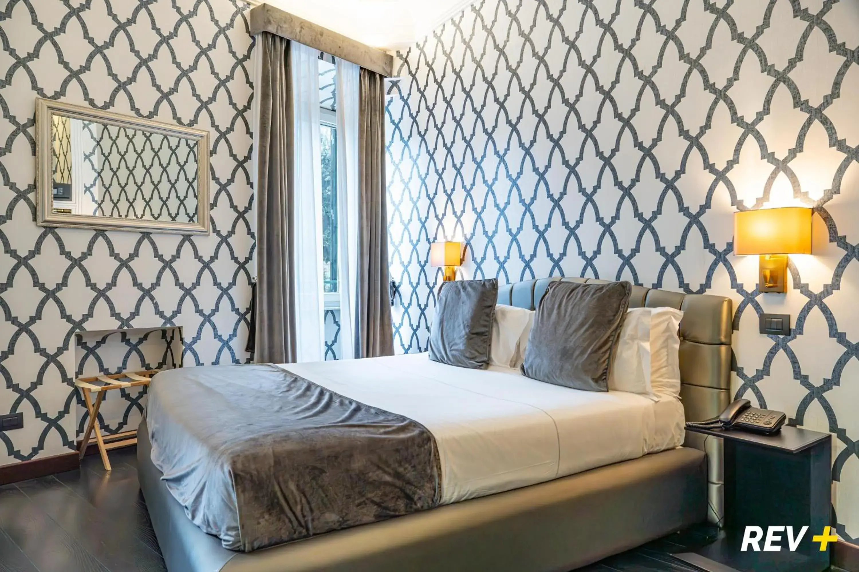 Photo of the whole room, Bed in Via Veneto Suites Photo of the whole room, Bed in Via Veneto Suites