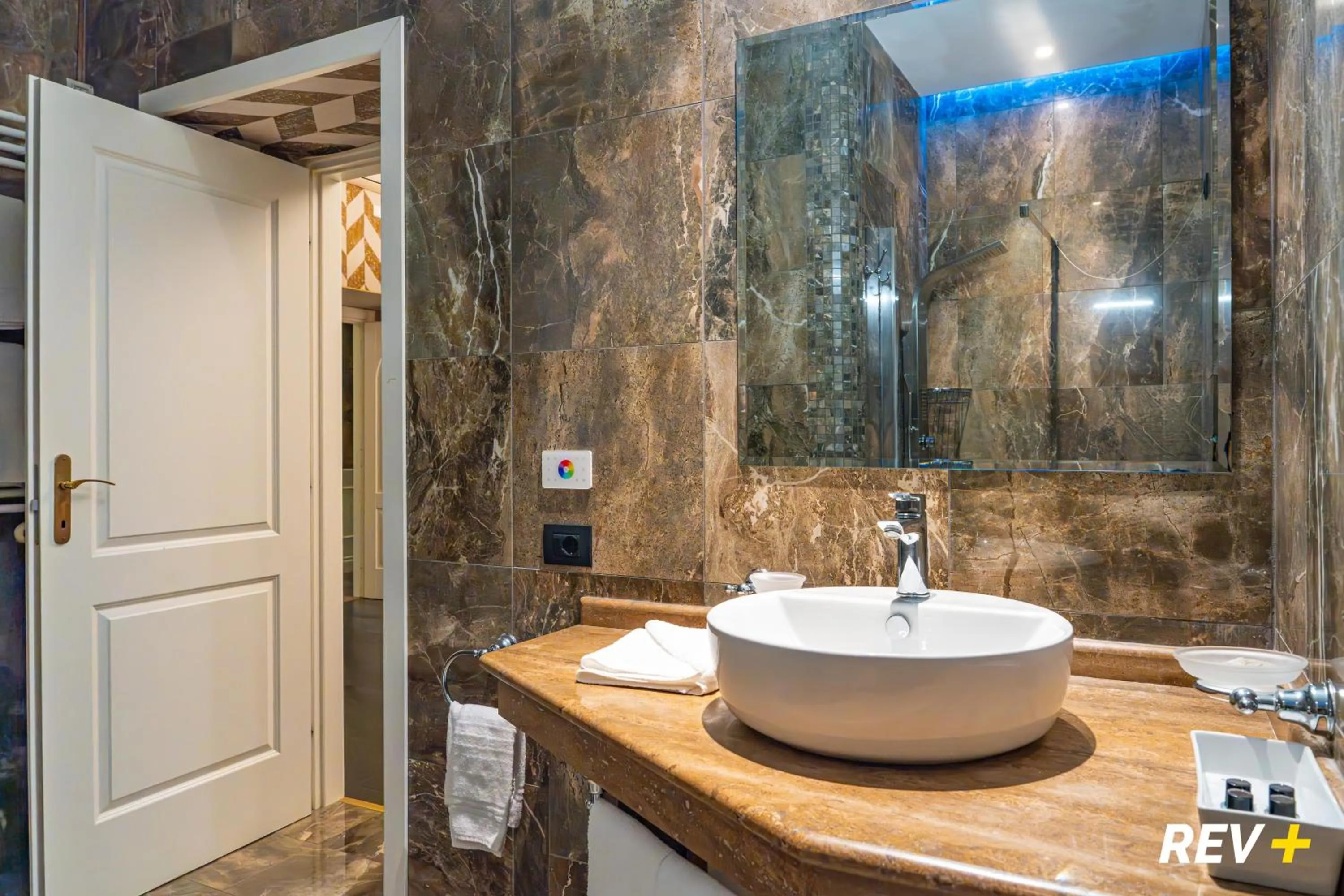 Bathroom in Via Veneto Suites